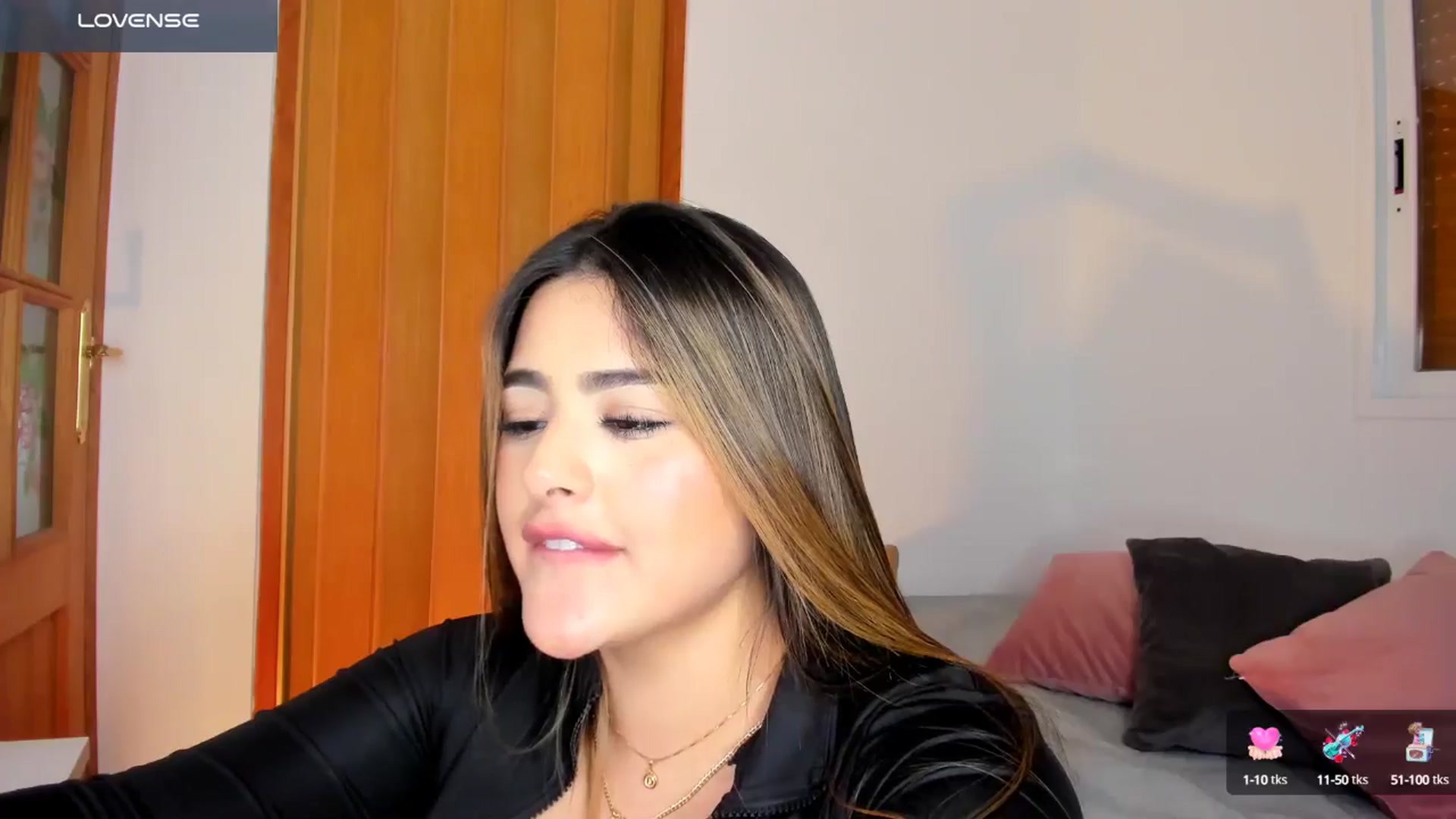 Gallery image thumbnail from sweettitties's myfreecams stream on, 12/13/2024, 16:15 image 8 of 20
