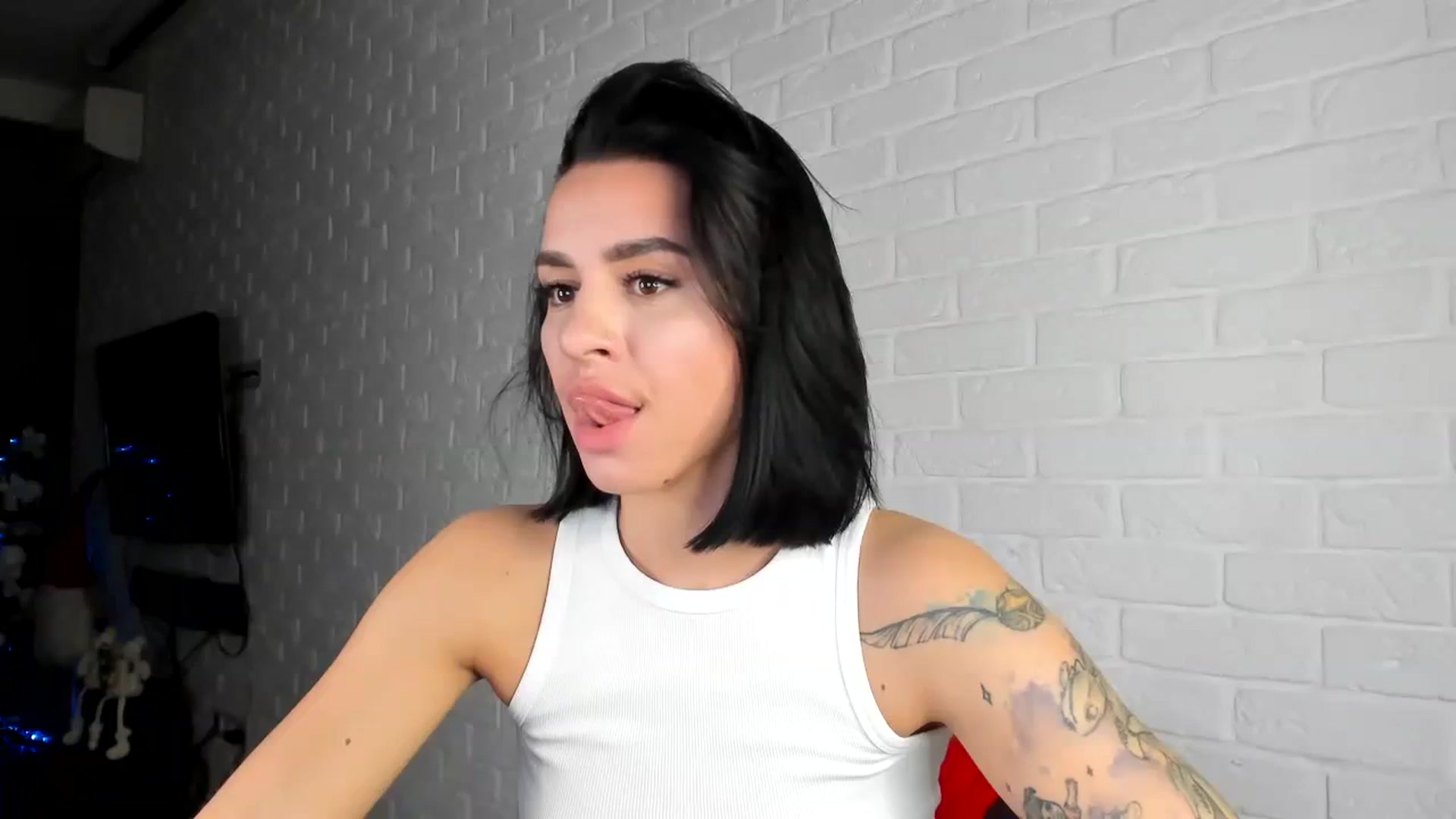 Gallery image thumbnail from swtAlterEgo's myfreecams stream on, 12/31/2023, 24:46 image 6 of 20