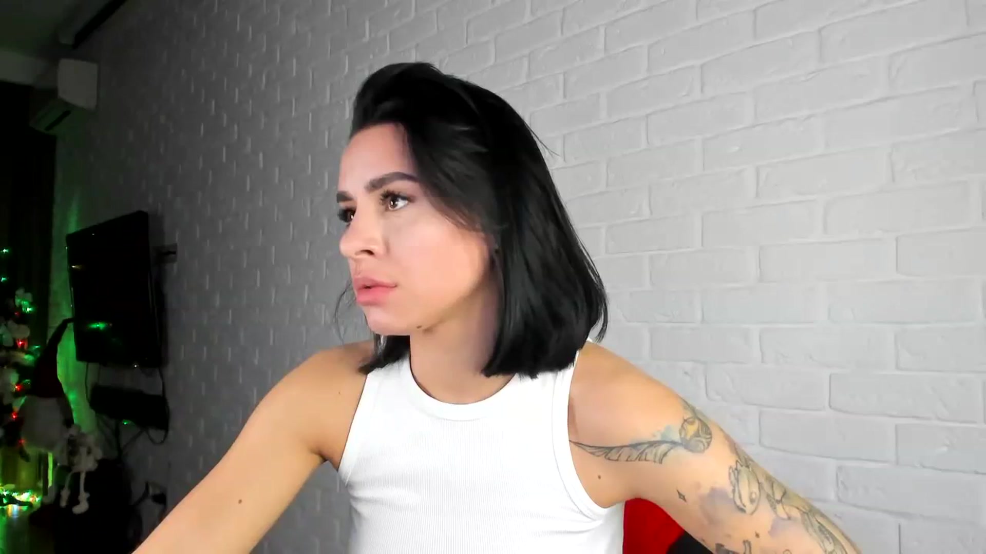 Gallery image thumbnail from swtAlterEgo's myfreecams stream on, 12/31/2023, 24:46 image 10 of 20