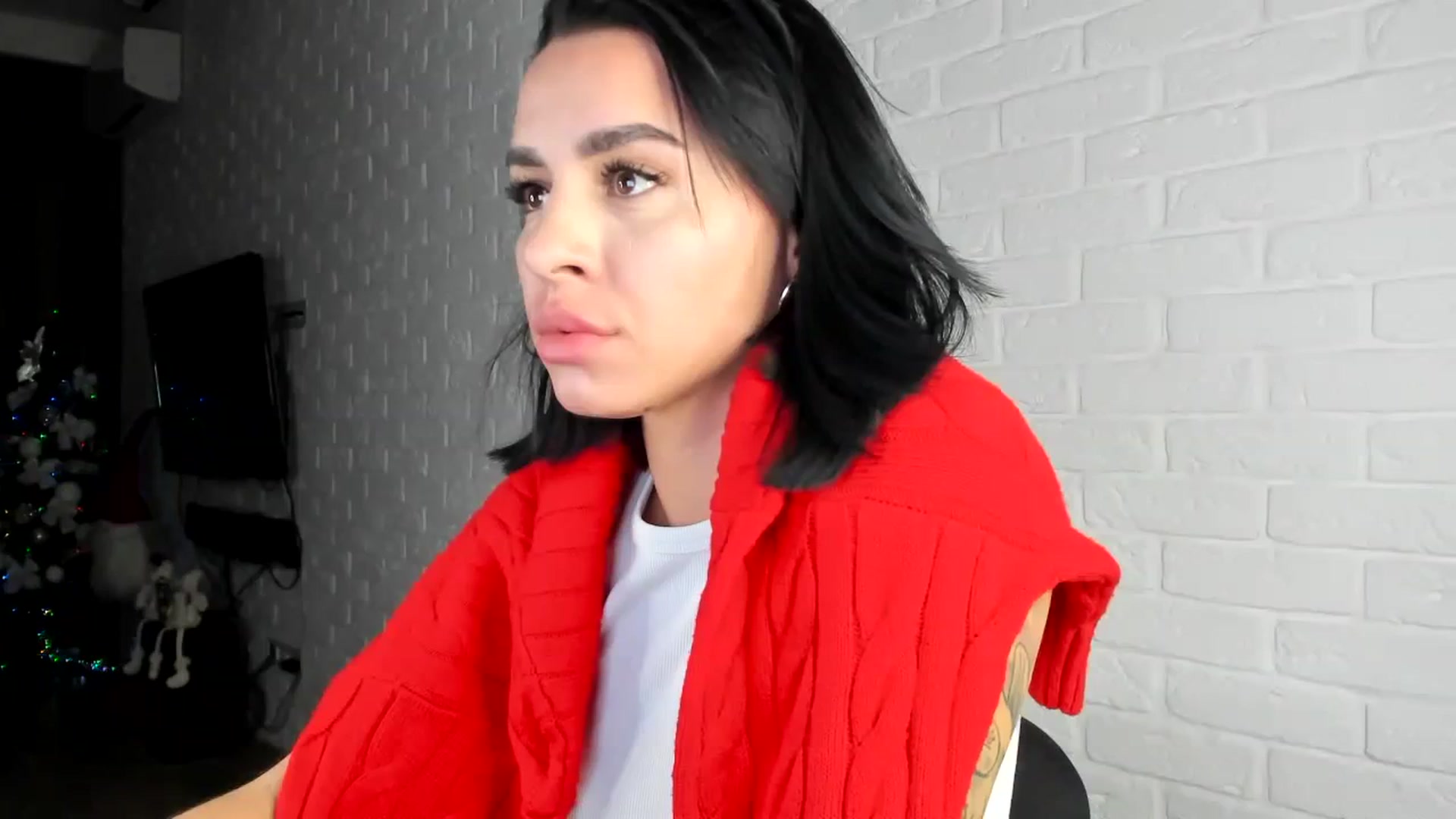 Gallery image thumbnail from swtAlterEgo's myfreecams stream on, 12/31/2023, 24:46 image 12 of 20