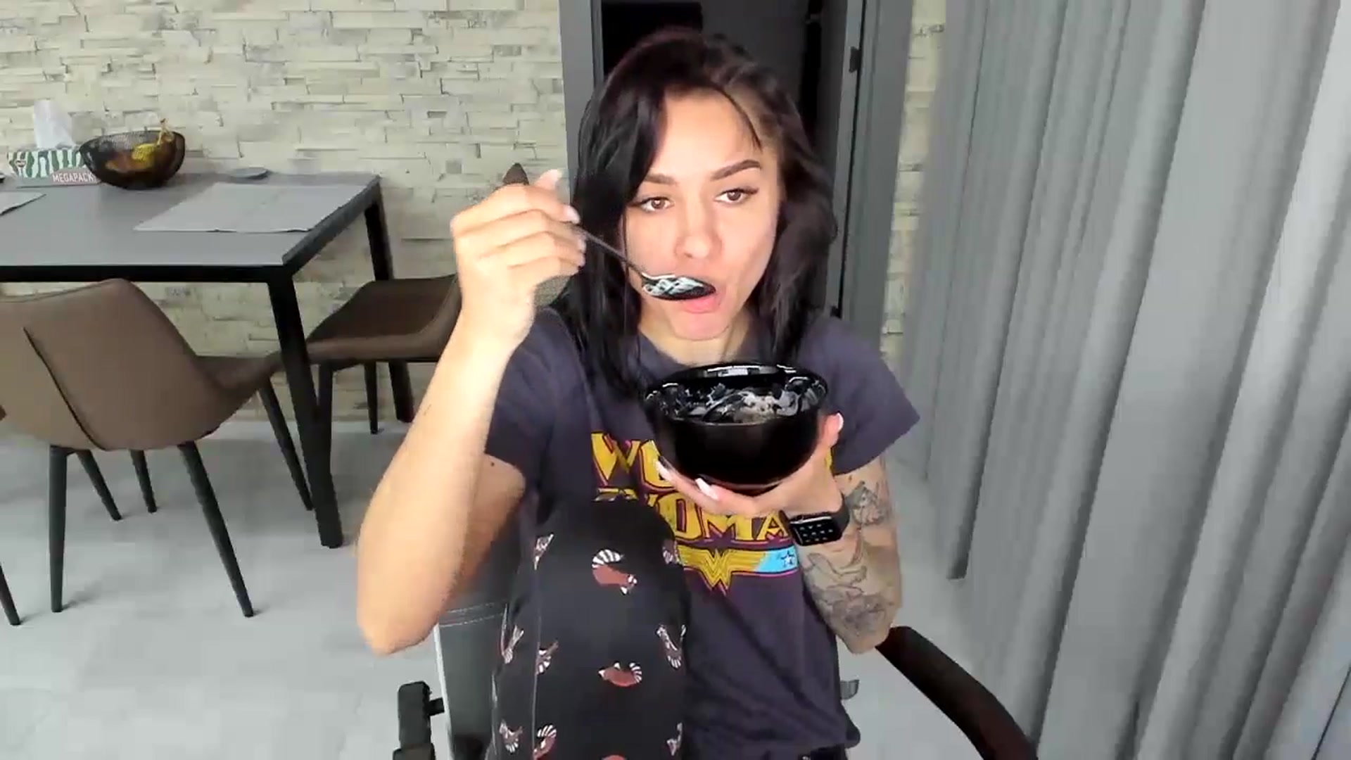 Gallery image thumbnail from swtAlterEgo's myfreecams stream on, 04/29/2024, 18:03 image 6 of 20