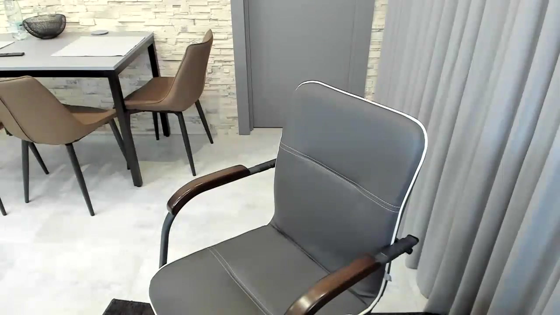 Gallery image thumbnail from swtAlterEgo's myfreecams stream on, 05/03/2024, 22:58 image 18 of 20
