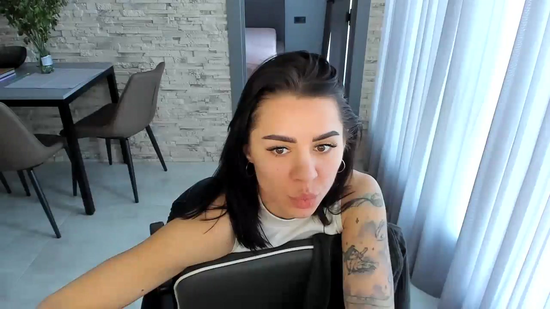 Gallery image thumbnail from swtAlterEgo's myfreecams stream on, 05/08/2024, 13:59 image 15 of 20
