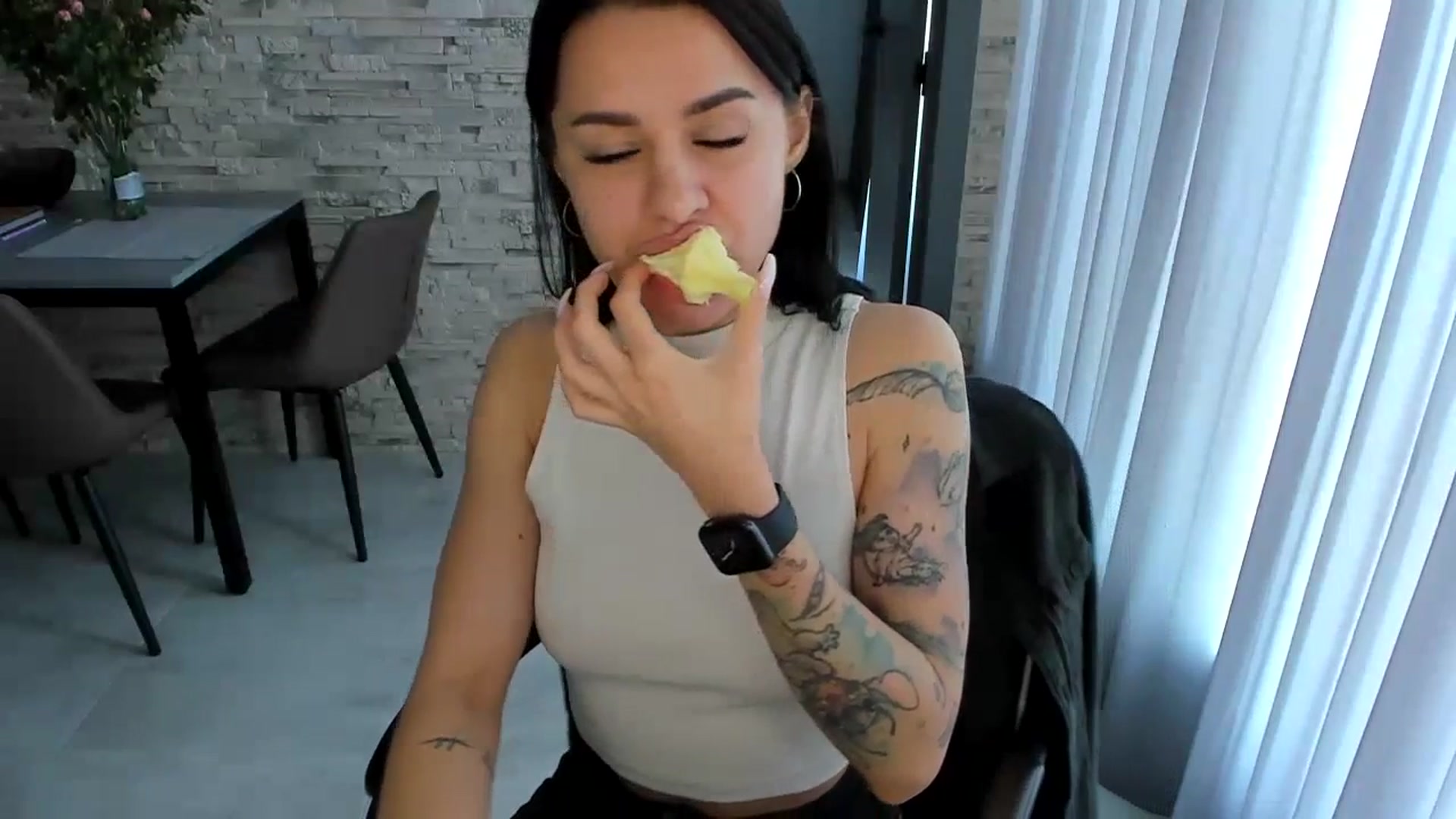 Gallery image thumbnail from swtAlterEgo's myfreecams stream on, 05/08/2024, 13:59 image 2 of 20