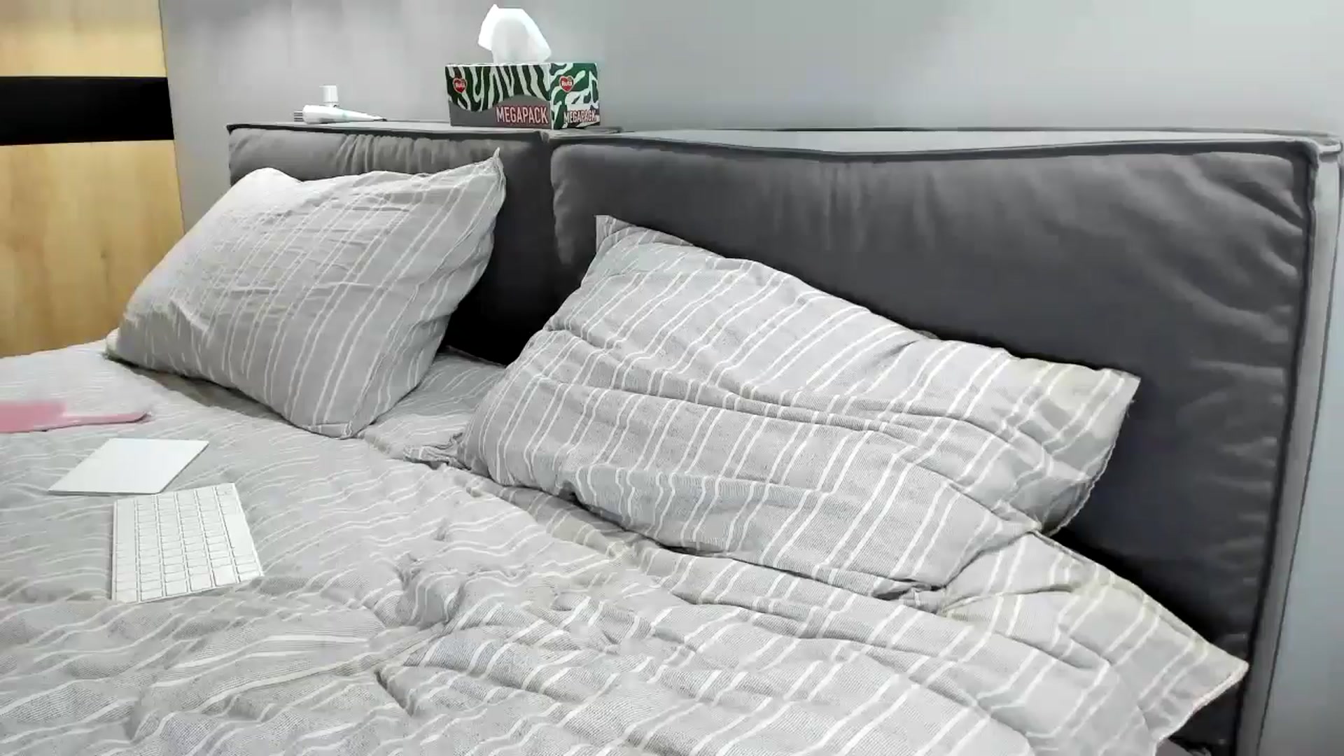 Gallery image thumbnail from swtAlterEgo's myfreecams stream on, 05/12/2024, 22:11 image 9 of 20