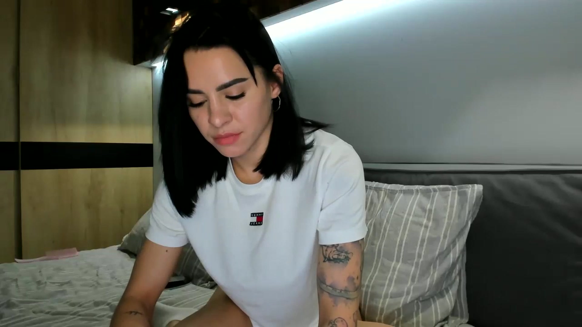 Gallery image thumbnail from swtAlterEgo's myfreecams stream on, 05/13/2024, 24:35 image 18 of 20