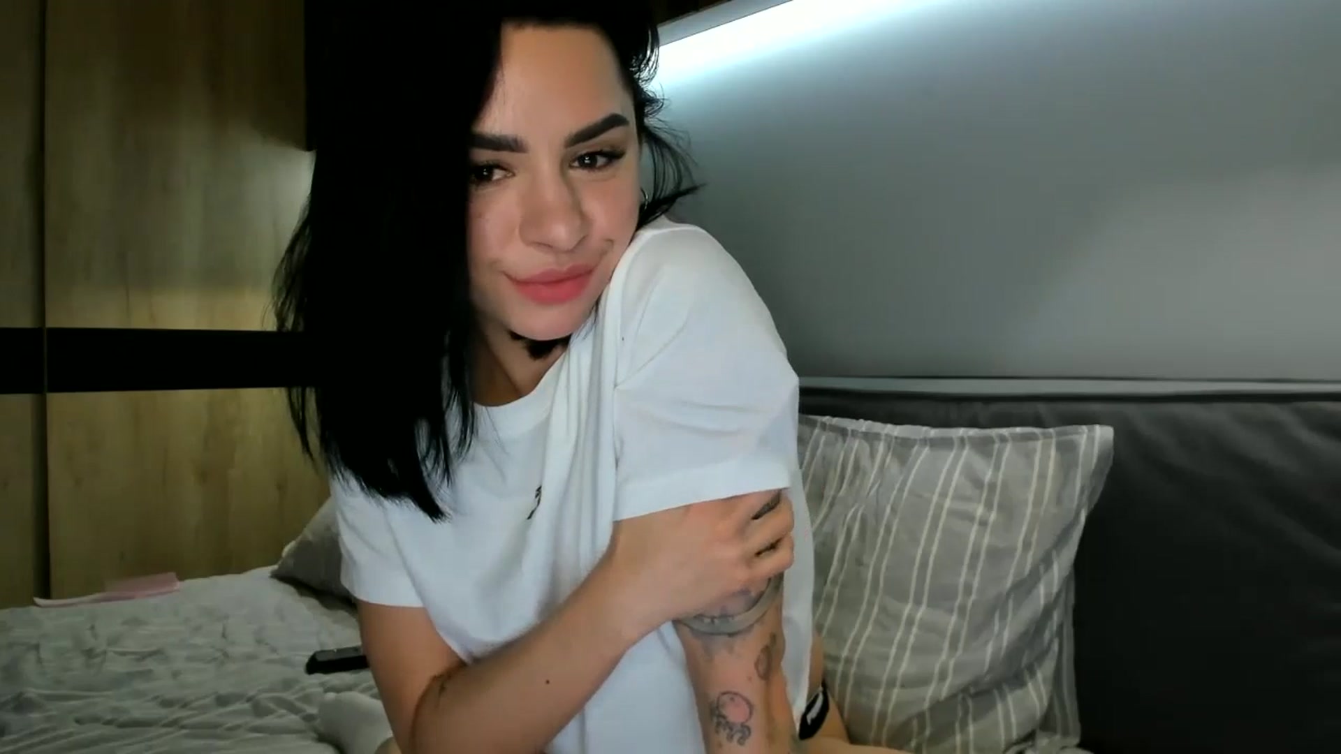 Gallery image thumbnail from swtAlterEgo's myfreecams stream on, 05/13/2024, 24:35 image 19 of 20