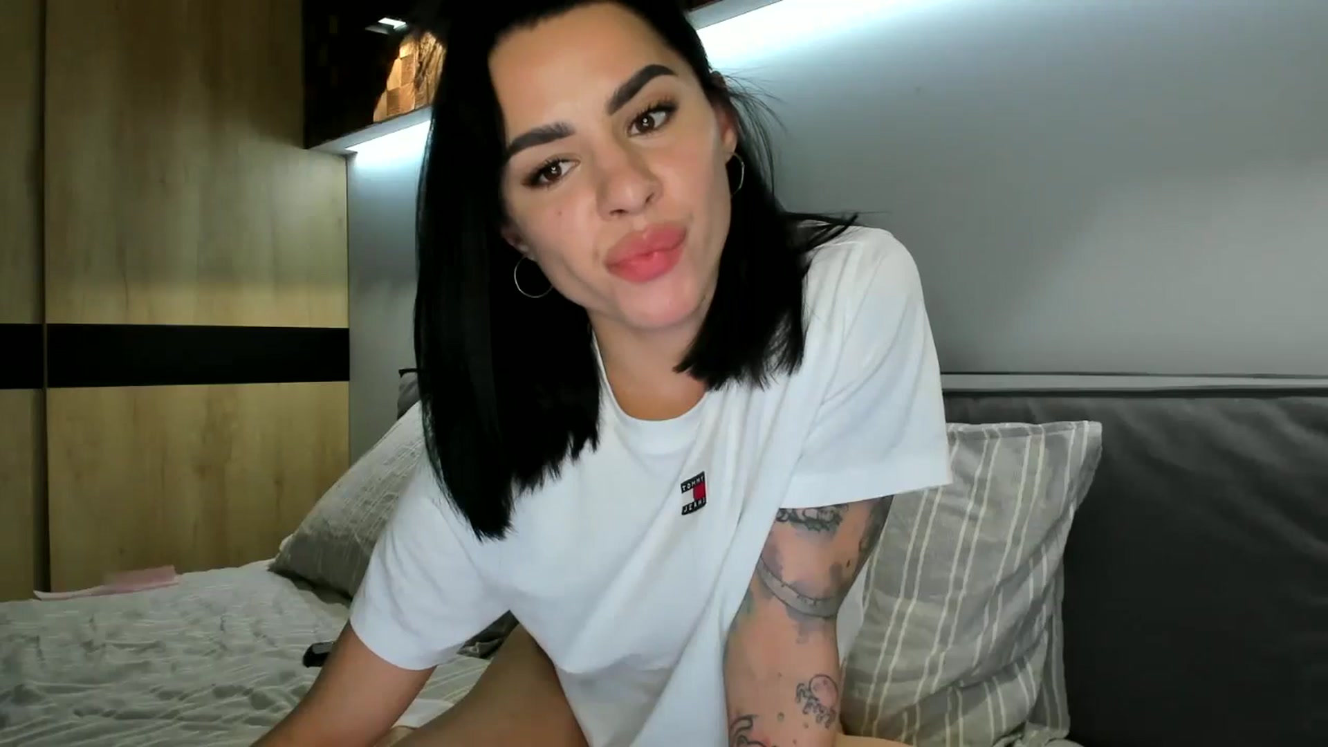 Gallery image thumbnail from swtAlterEgo's myfreecams stream on, 05/13/2024, 24:35 image 17 of 20