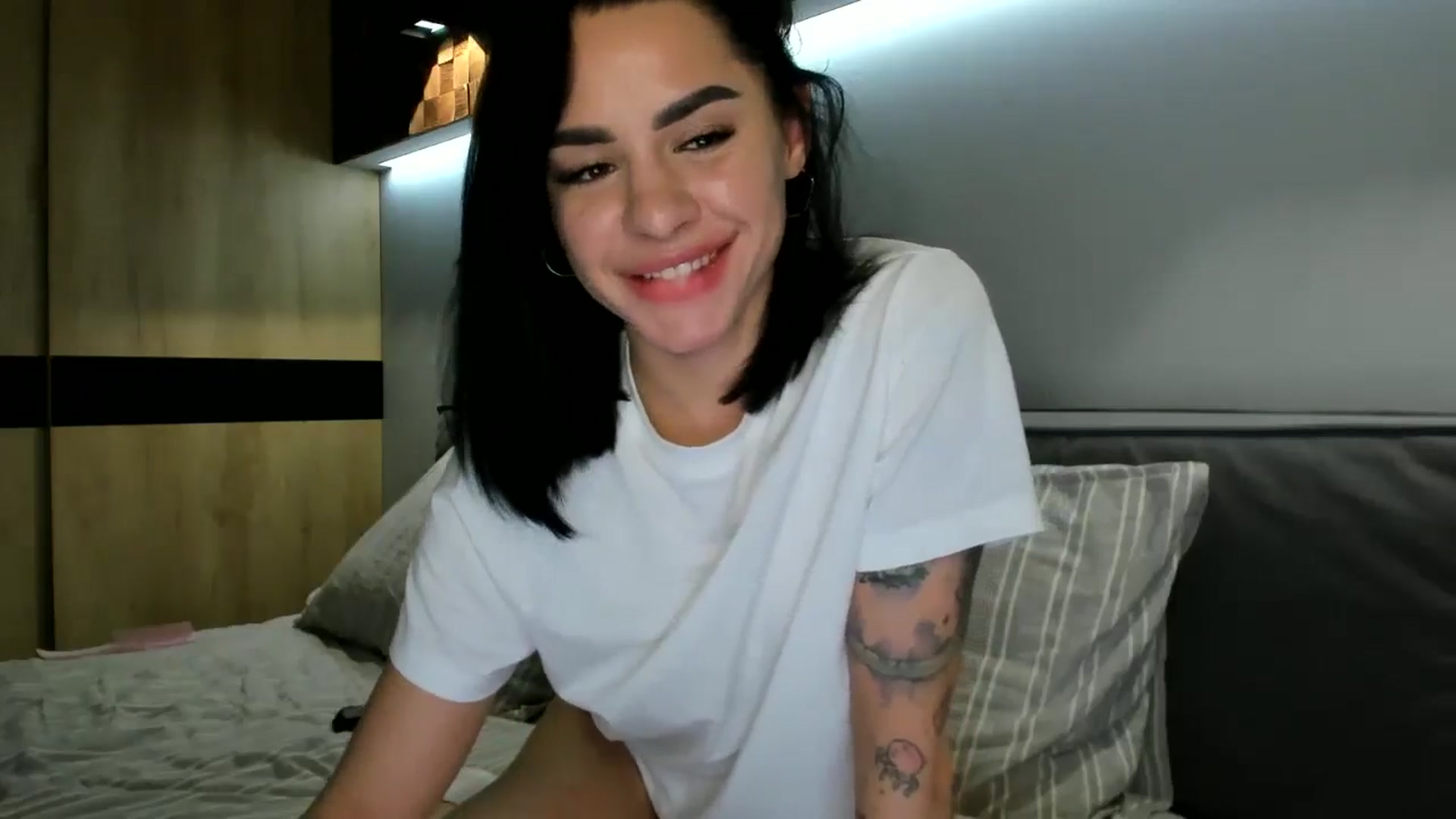 Gallery image thumbnail from swtAlterEgo's myfreecams stream on, 05/13/2024, 24:35 image 20 of 20