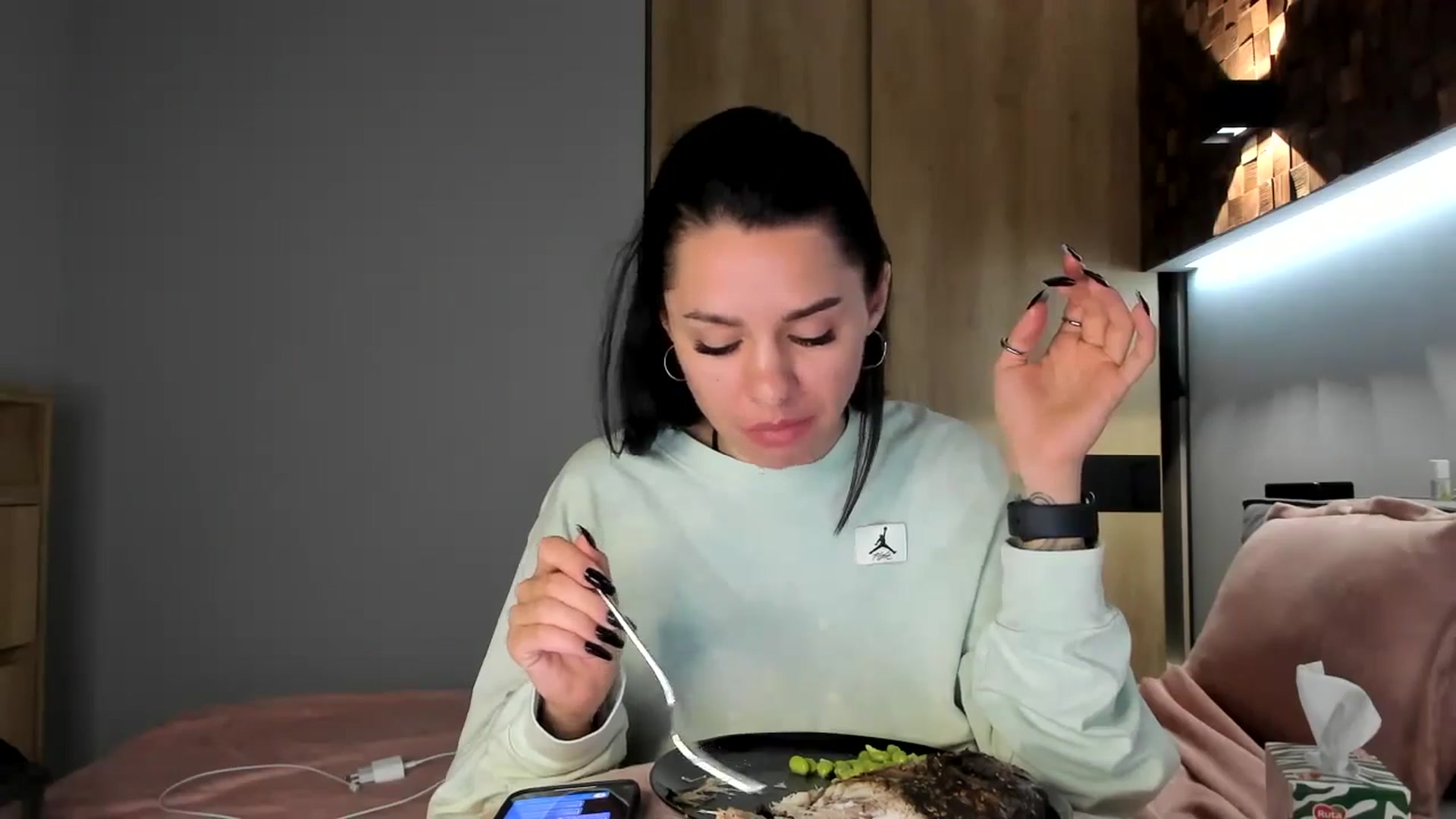 Gallery image thumbnail from swtAlterEgo's myfreecams stream on, 05/24/2024, 03:19 image 6 of 20