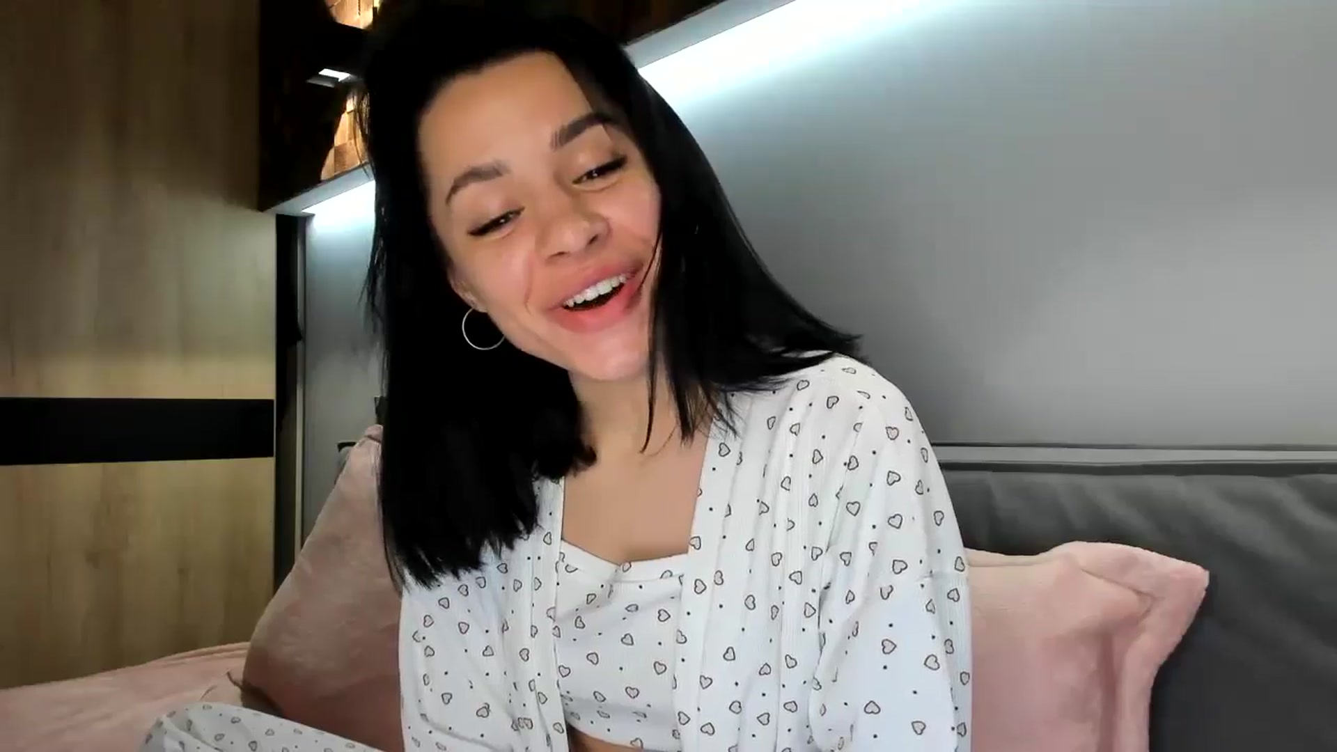 Gallery image thumbnail from swtAlterEgo's myfreecams stream on, 05/26/2024, 24:01 image 18 of 20