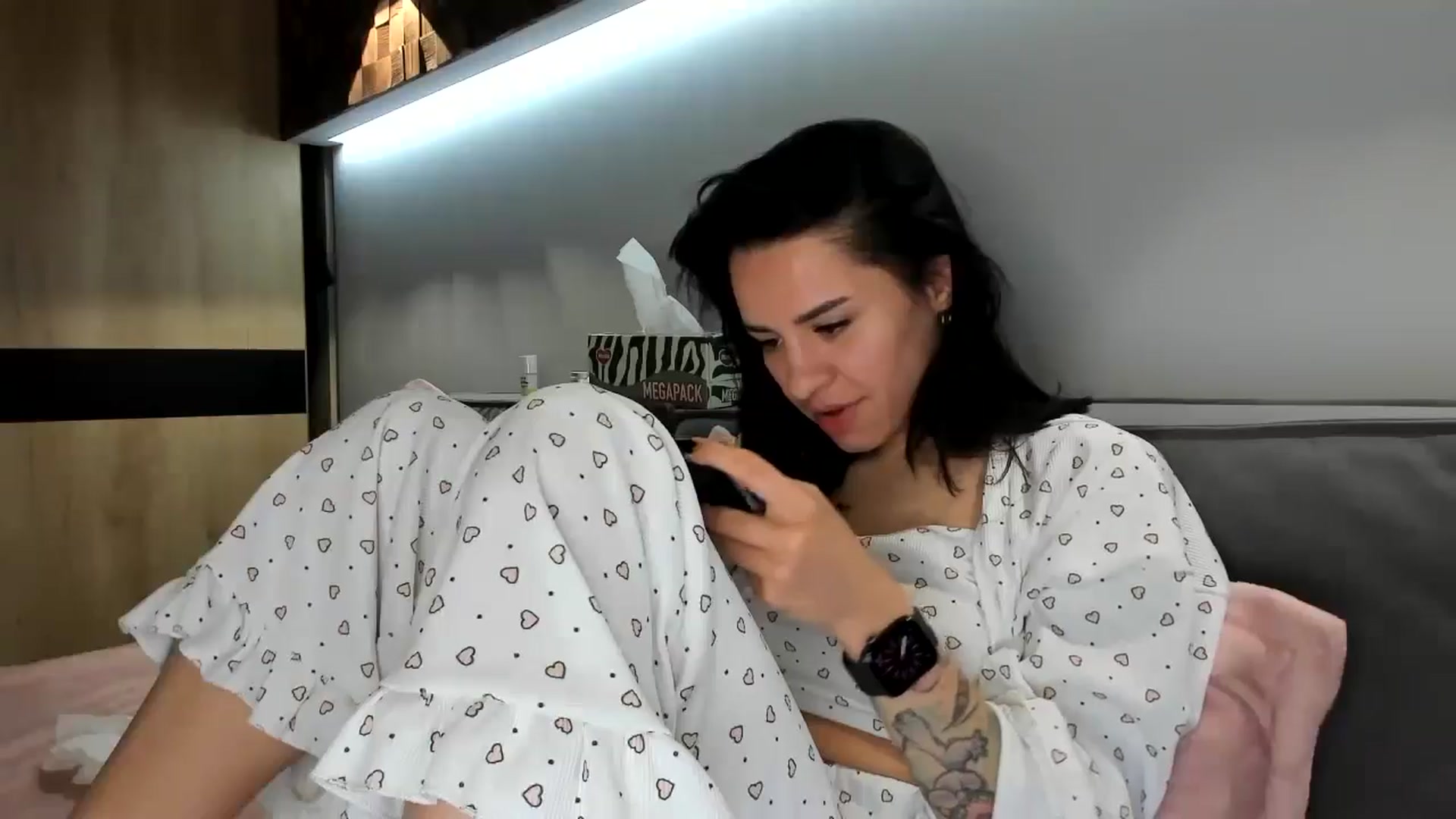 Gallery image thumbnail from swtAlterEgo's myfreecams stream on, 05/26/2024, 03:52 image 5 of 20