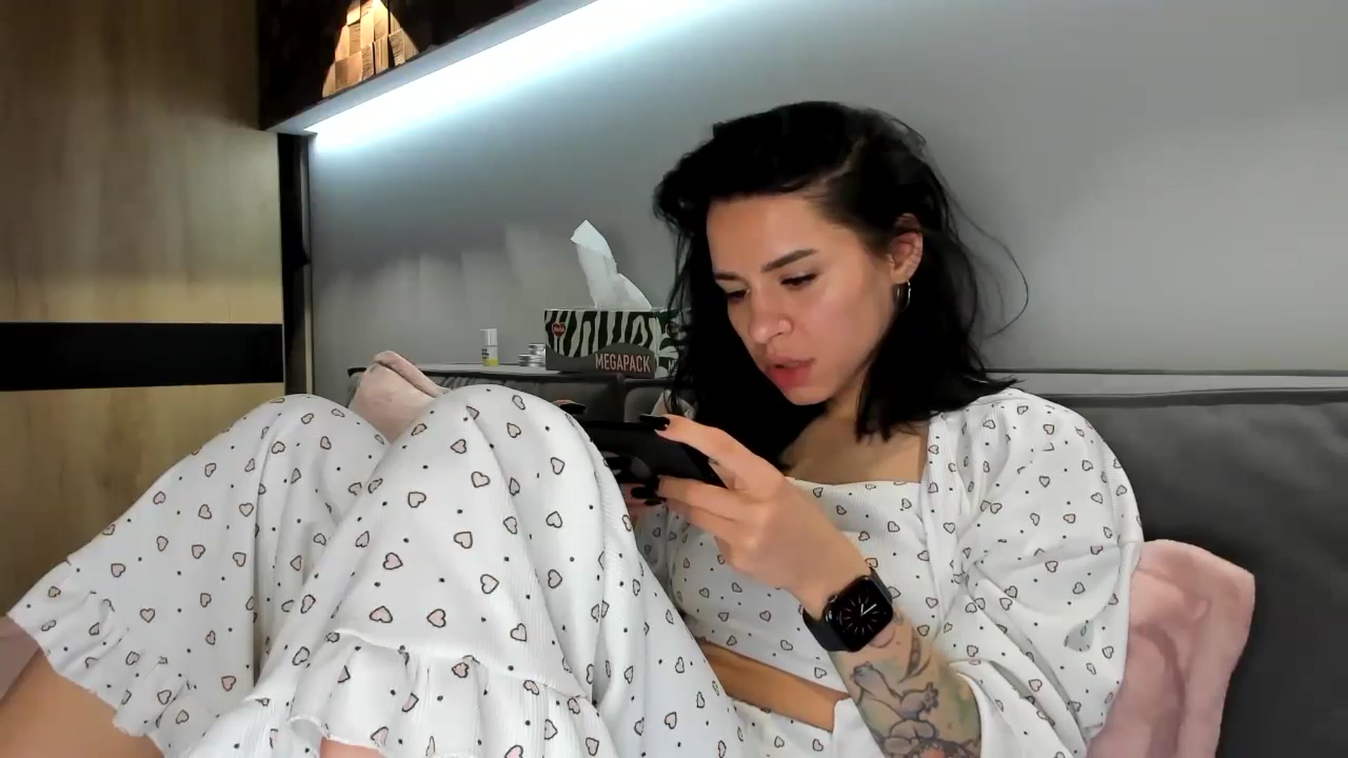 Gallery image thumbnail from swtAlterEgo's myfreecams stream on, 05/26/2024, 03:52 image 6 of 20