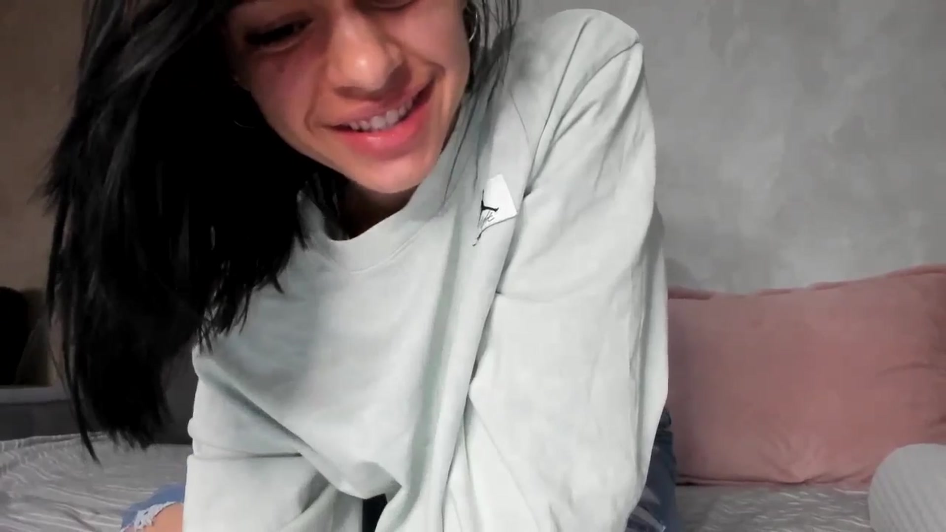 Gallery image thumbnail from swtAlterEgo's myfreecams stream on, 05/29/2024, 11:07 image 18 of 20