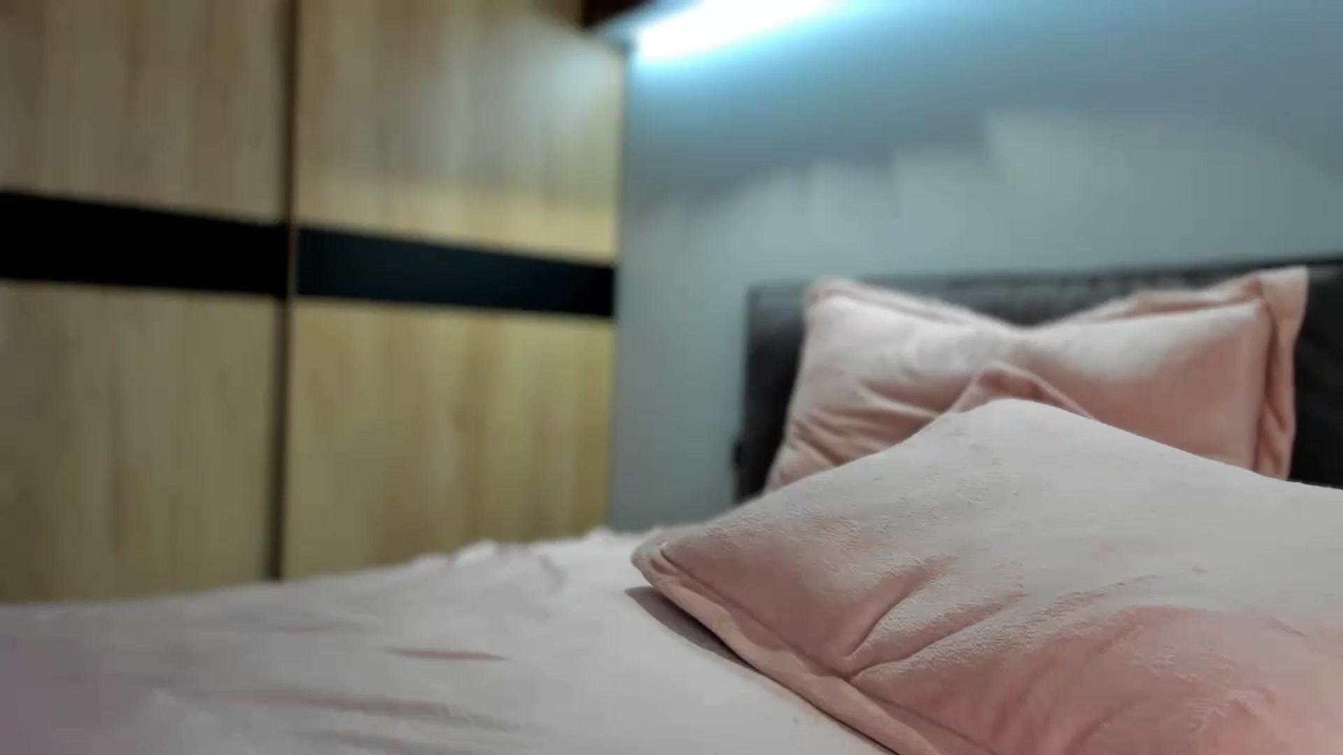 Gallery image thumbnail from swtAlterEgo's myfreecams stream on, 06/15/2024, 01:08 image 16 of 20