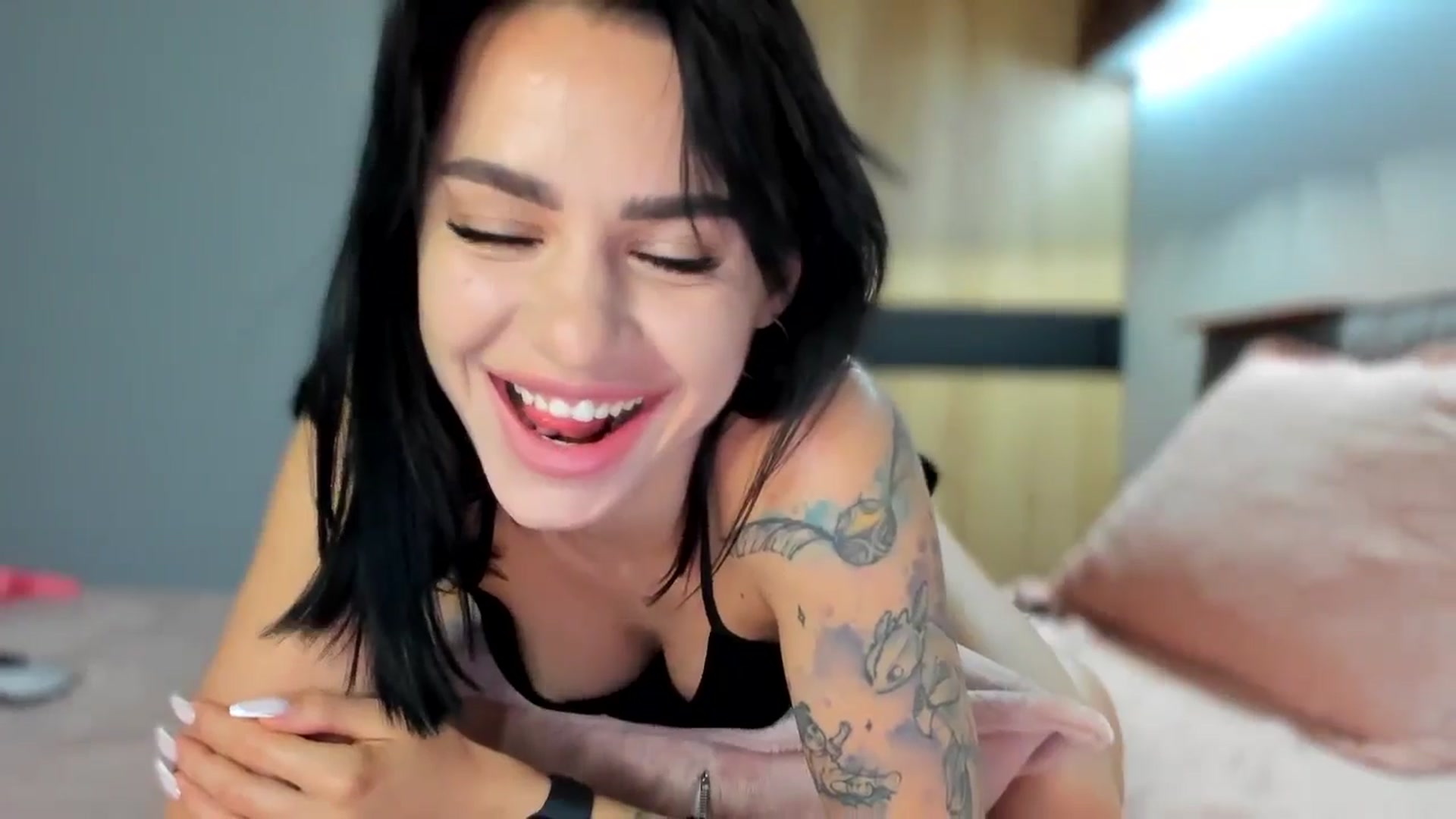 Gallery image thumbnail from swtAlterEgo's myfreecams stream on, 06/15/2024, 23:13 image 6 of 20