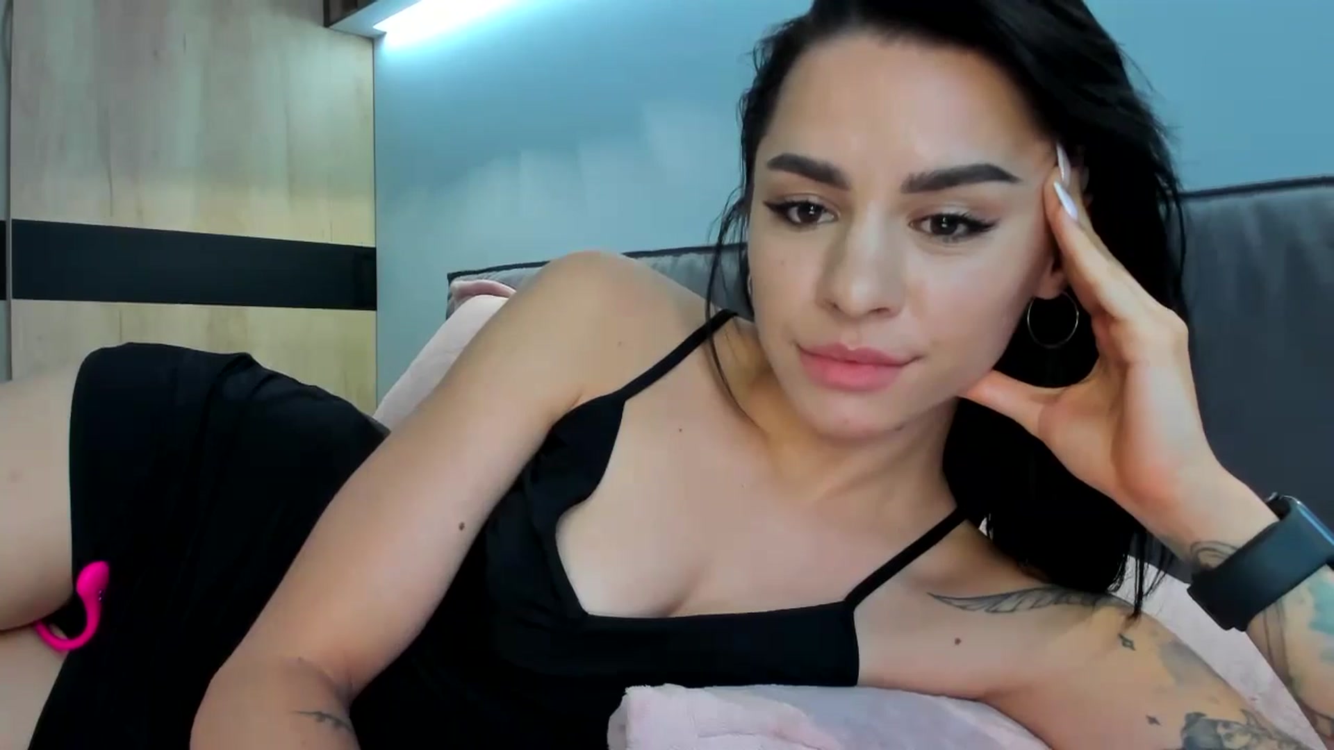 Gallery image thumbnail from swtAlterEgo's myfreecams stream on, 06/16/2024, 03:50 image 13 of 20