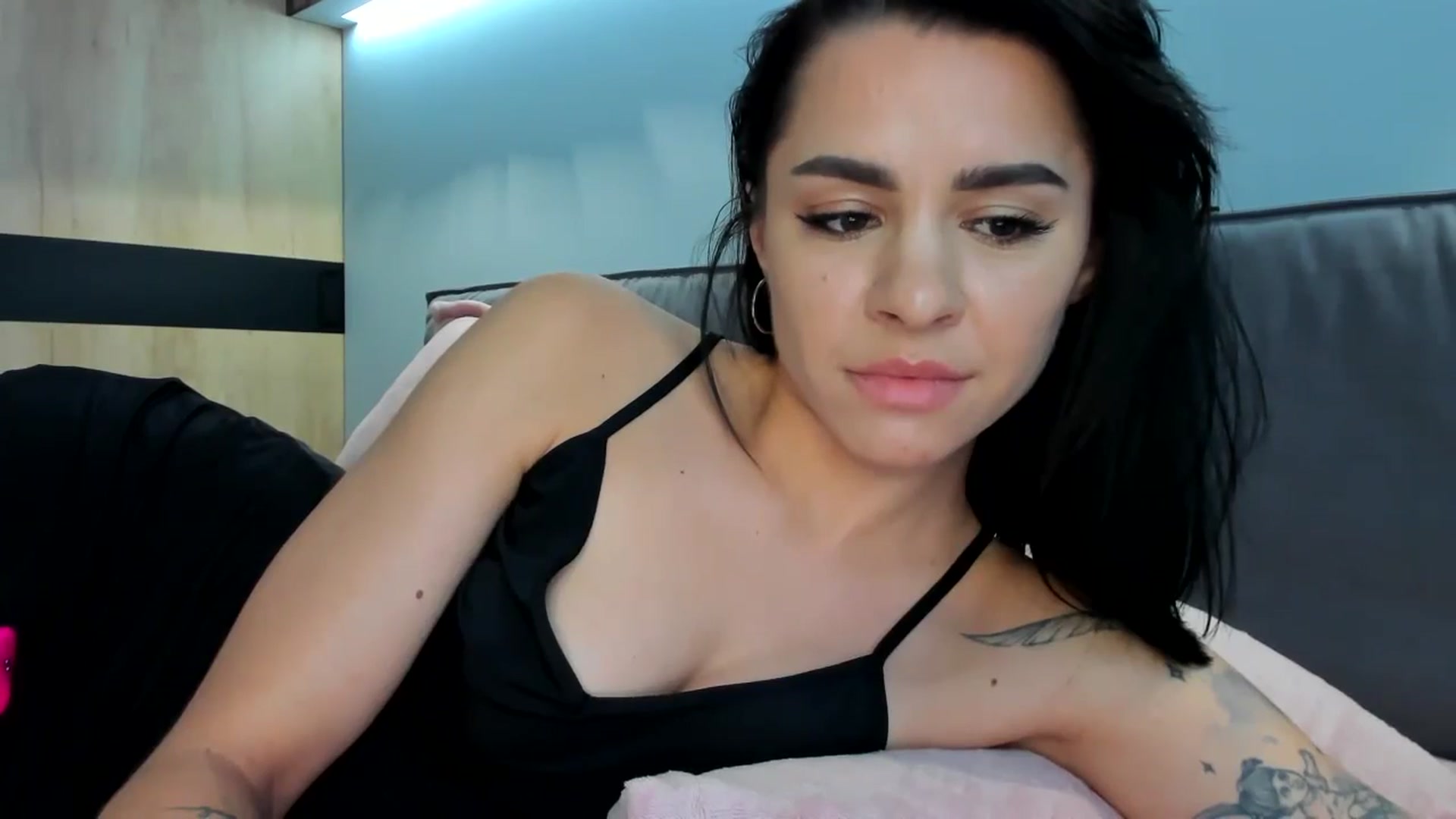Gallery image thumbnail from swtAlterEgo's myfreecams stream on, 06/16/2024, 03:50 image 11 of 20
