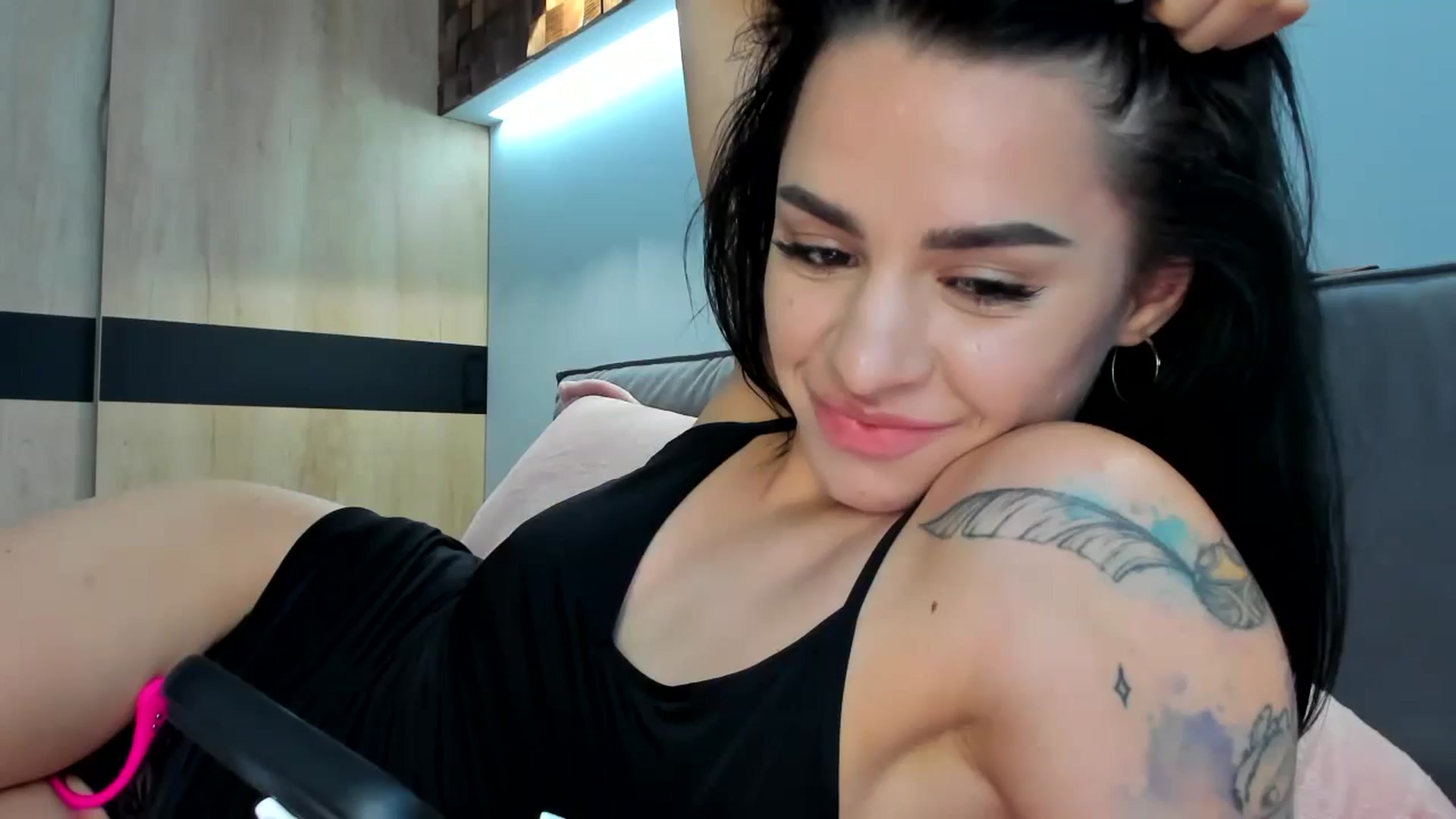 Gallery image thumbnail from swtAlterEgo's myfreecams stream on, 06/16/2024, 03:50 image 1 of 20