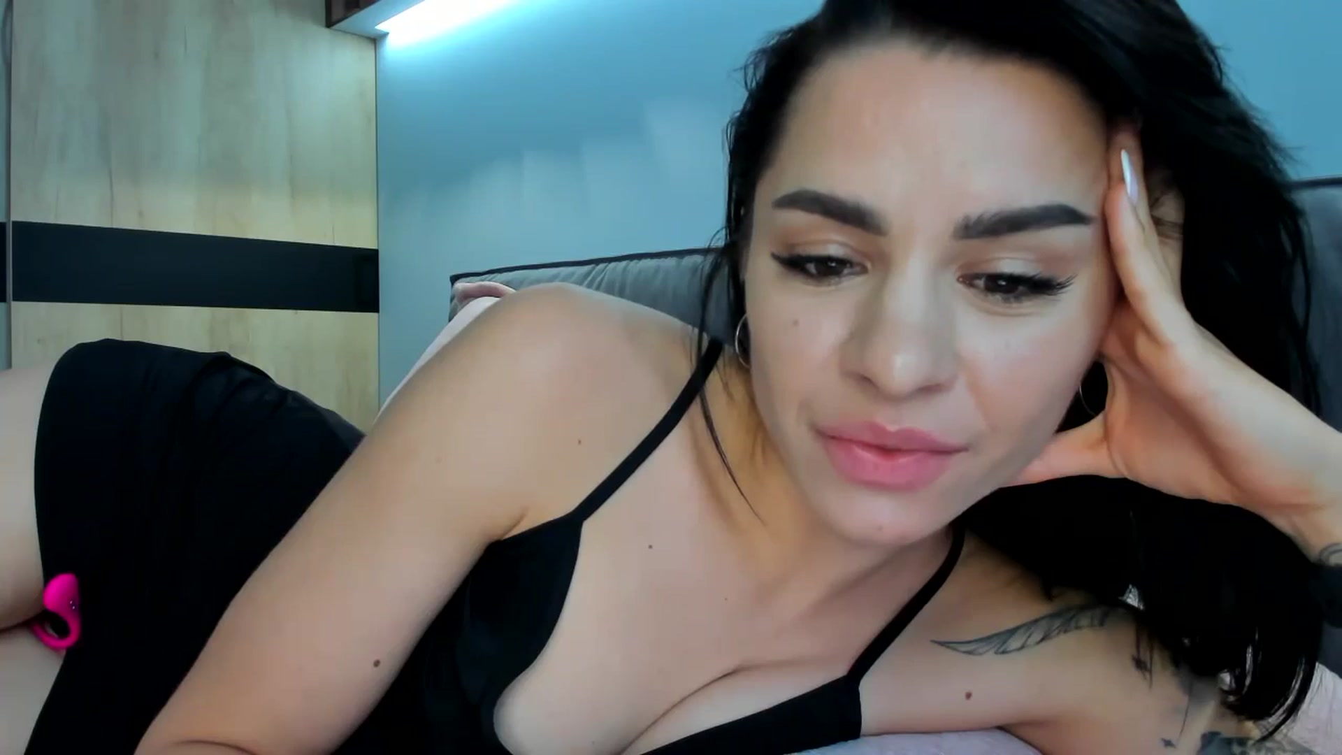Gallery image thumbnail from swtAlterEgo's myfreecams stream on, 06/16/2024, 03:50 image 14 of 20