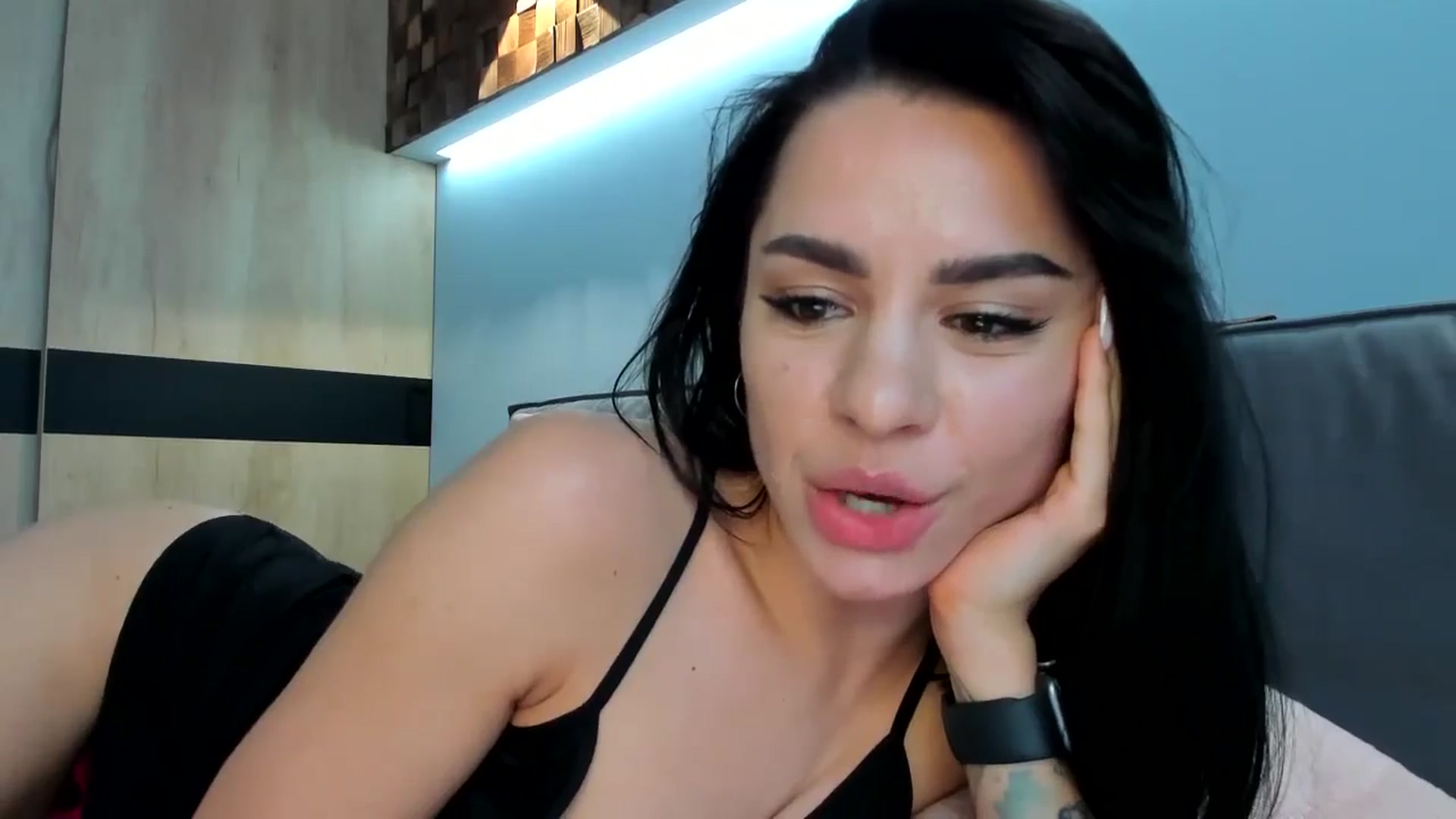 Gallery image thumbnail from swtAlterEgo's myfreecams stream on, 06/16/2024, 03:50 image 17 of 20