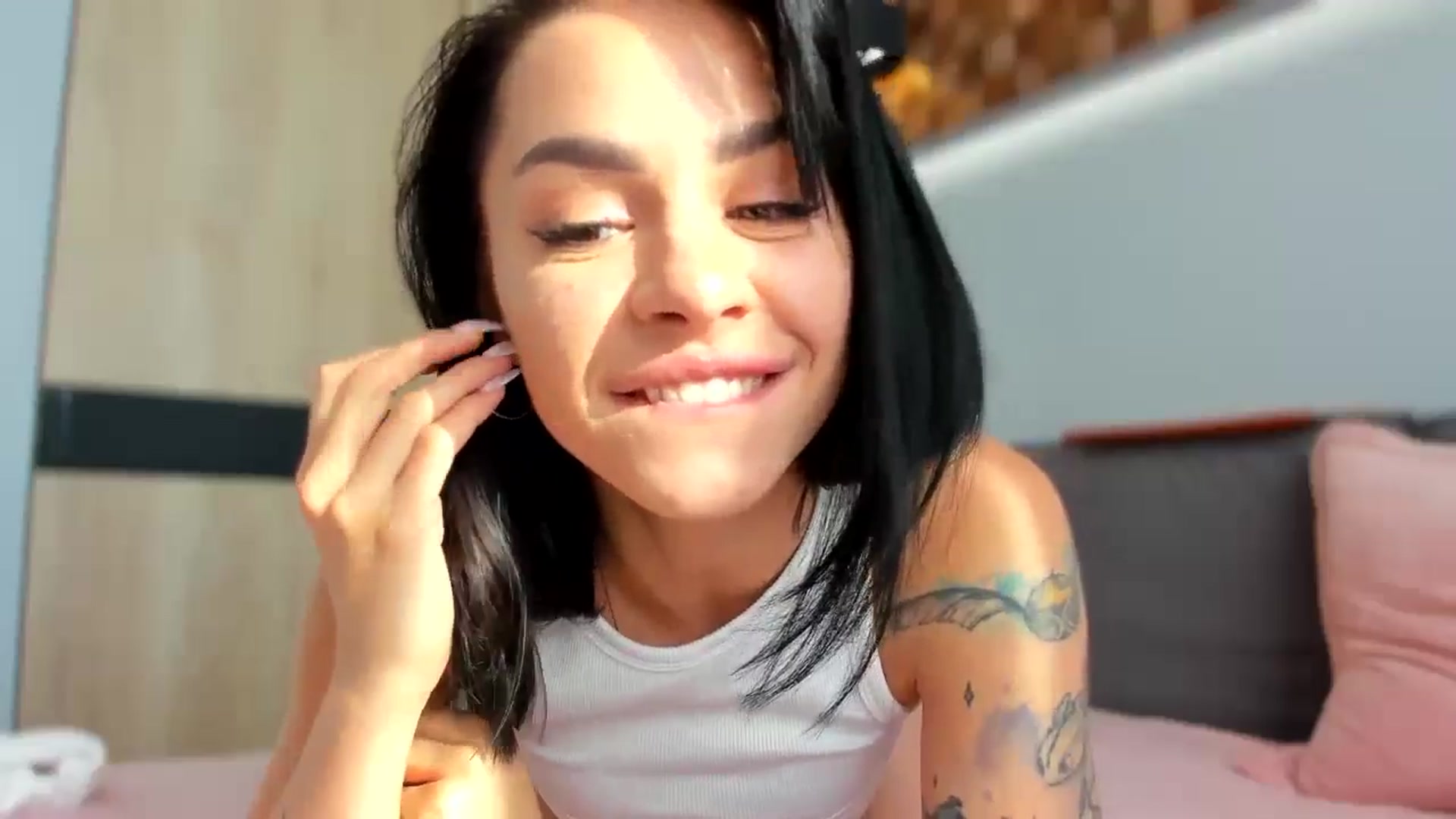 Gallery image thumbnail from swtAlterEgo's myfreecams stream on, 06/18/2024, 04:34 image 20 of 20