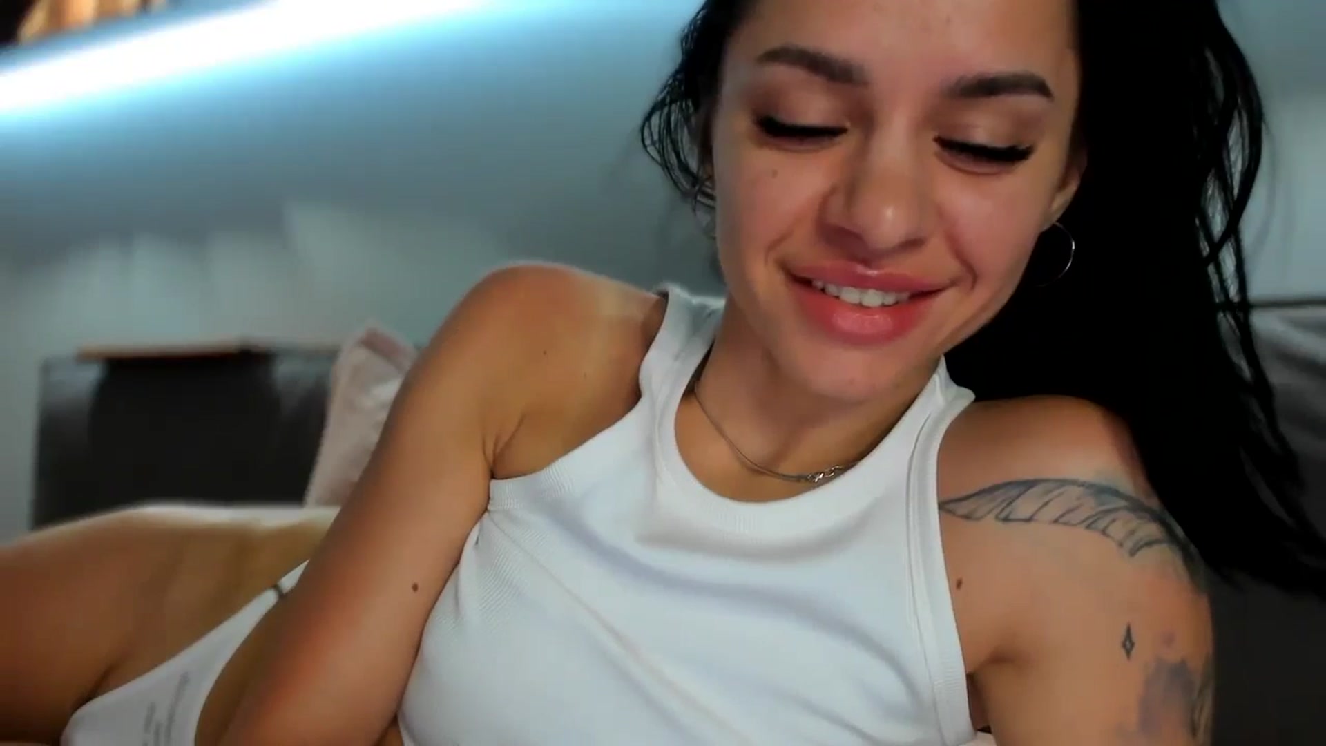 Gallery image thumbnail from swtAlterEgo's myfreecams stream on, 06/18/2024, 23:07 image 19 of 20