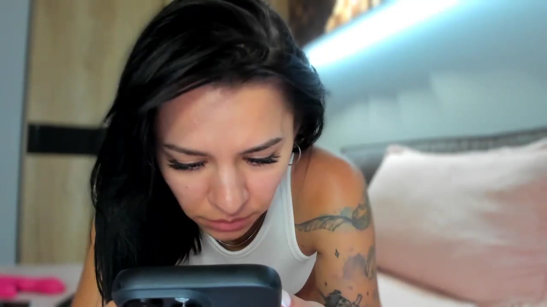 Gallery image thumbnail from swtAlterEgo's myfreecams stream on, 06/29/2024, 19:47 image 8 of 20