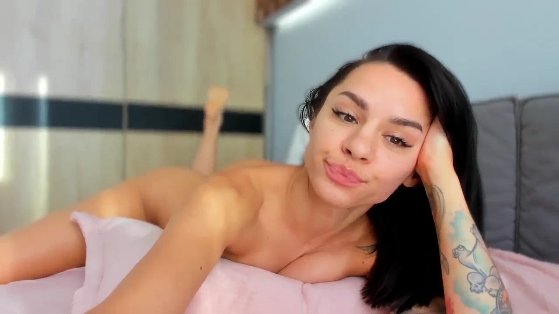 Gallery image thumbnail from swtAlterEgo's myfreecams stream on, 07/02/2024, 05:25 image 10 of 20
