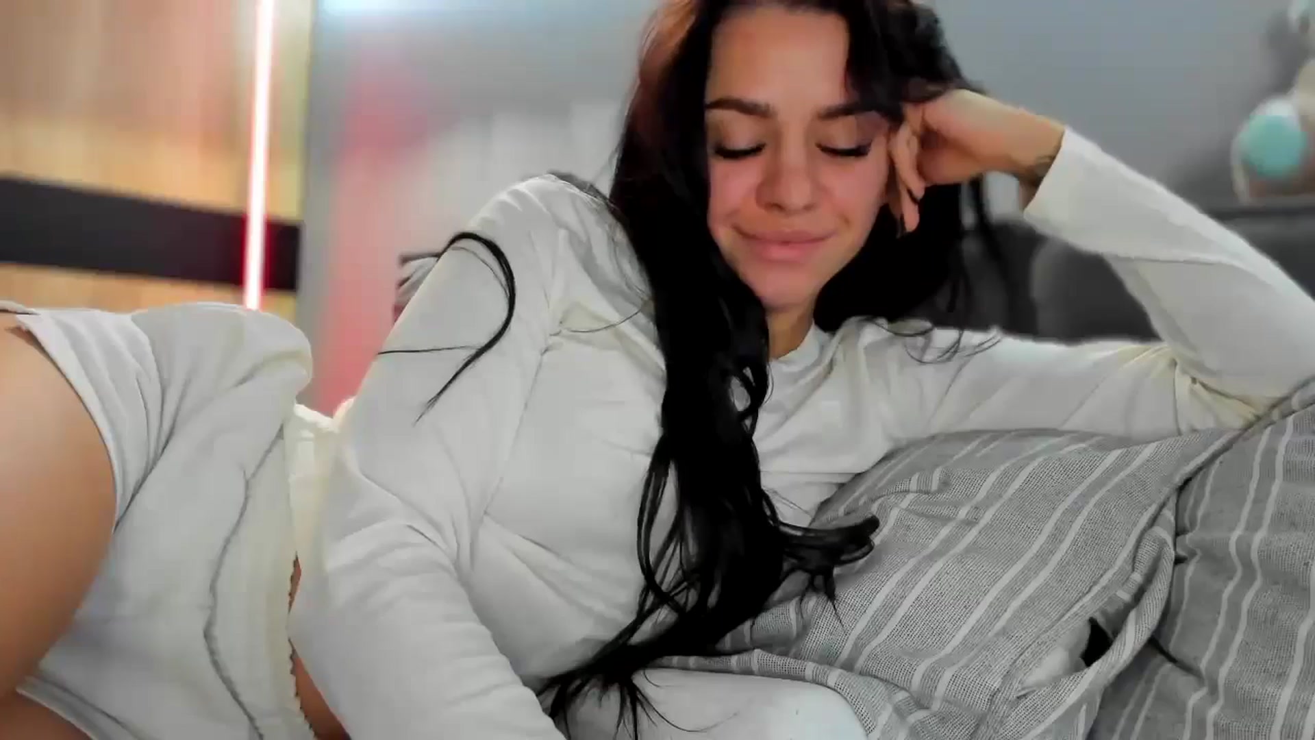 Gallery image thumbnail from swtAlterEgo's myfreecams stream on, 10/03/2024, 15:31 image 17 of 20