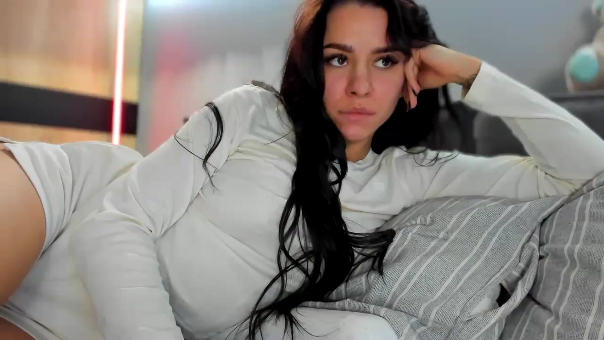 Gallery image thumbnail from swtAlterEgo's myfreecams stream on, 10/03/2024, 15:31 image 16 of 20