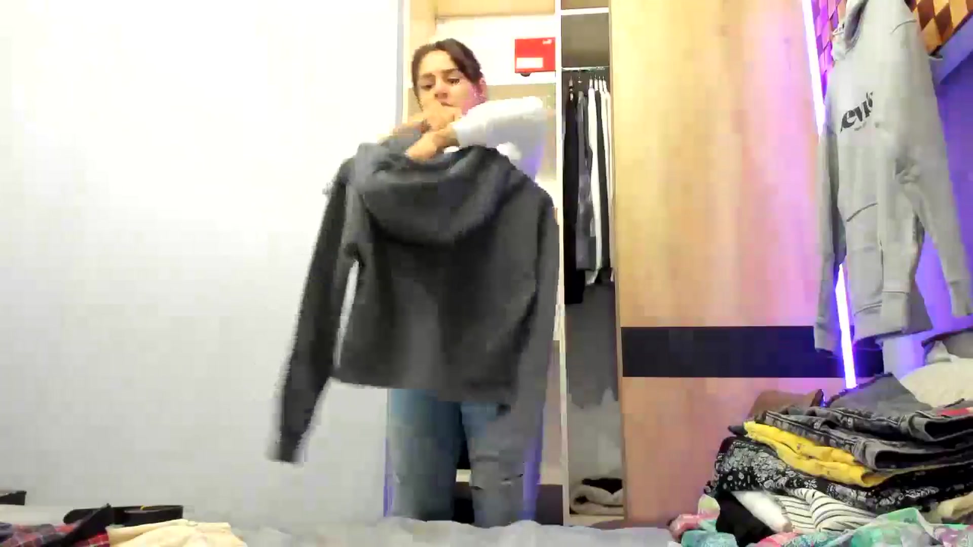 Gallery image thumbnail from swtAlterEgo's myfreecams stream on, 10/09/2024, 19:06 image 18 of 20
