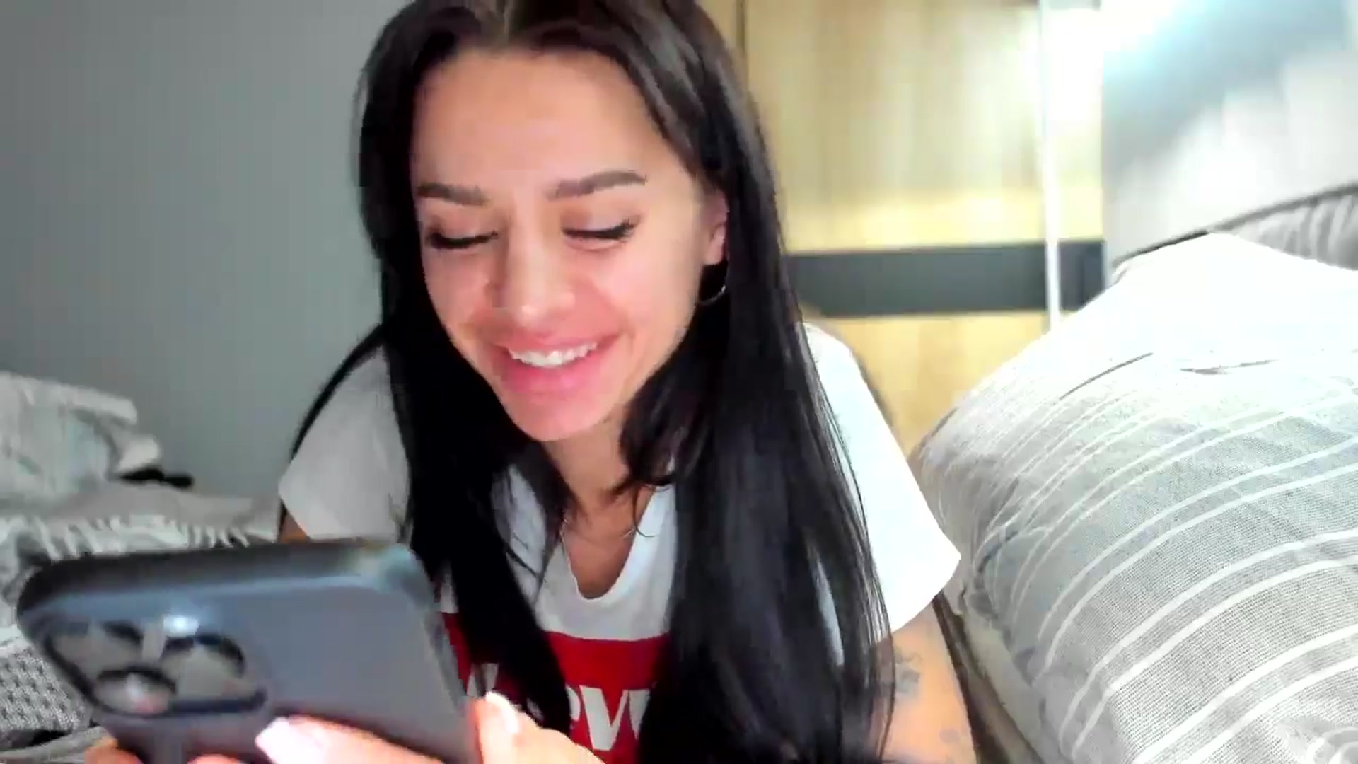 Gallery image thumbnail from swtAlterEgo's myfreecams stream on, 10/13/2024, 24:11 image 19 of 20