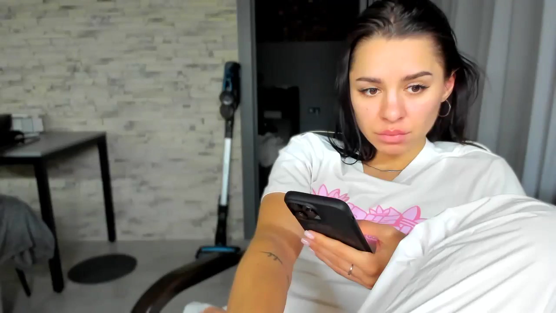 Gallery image thumbnail from swtAlterEgo's myfreecams stream on, 10/13/2024, 22:27 image 17 of 20