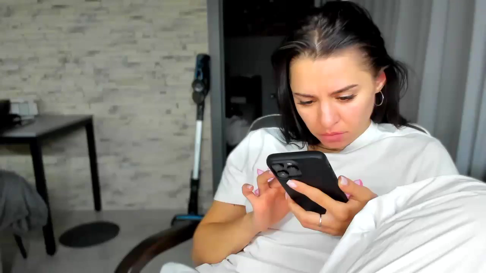 Gallery image thumbnail from swtAlterEgo's myfreecams stream on, 10/13/2024, 22:27 image 19 of 20