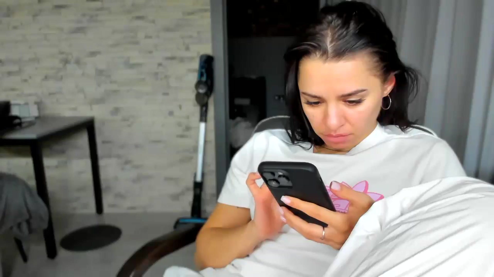 Gallery image thumbnail from swtAlterEgo's myfreecams stream on, 10/13/2024, 22:27 image 18 of 20