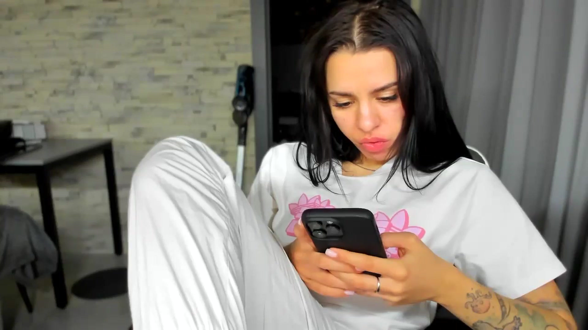 Gallery image thumbnail from swtAlterEgo's myfreecams stream on, 10/13/2024, 22:27 image 11 of 20