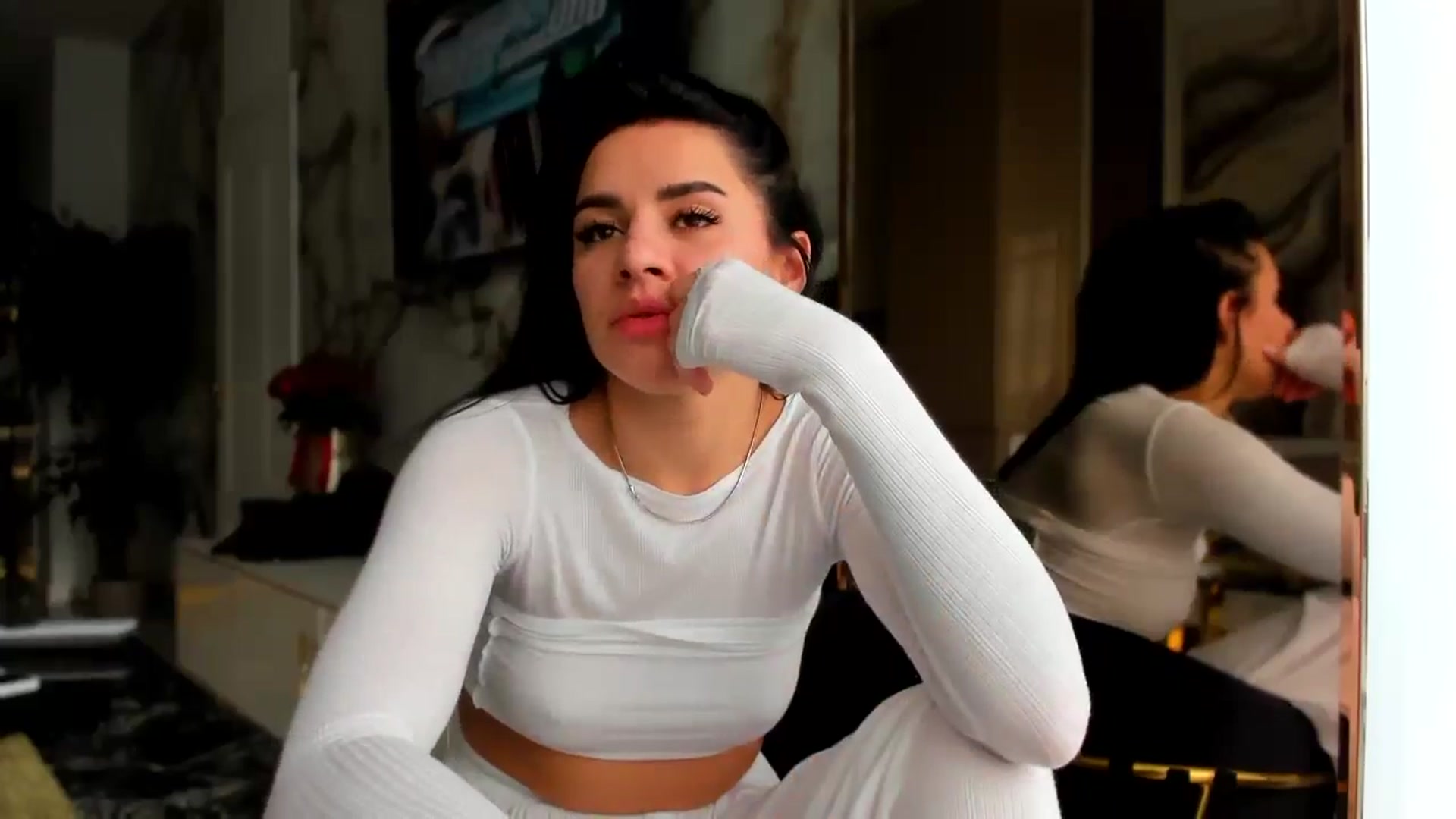 Gallery image thumbnail from swtAlterEgo's myfreecams stream on, 10/19/2024, 05:58 image 7 of 20