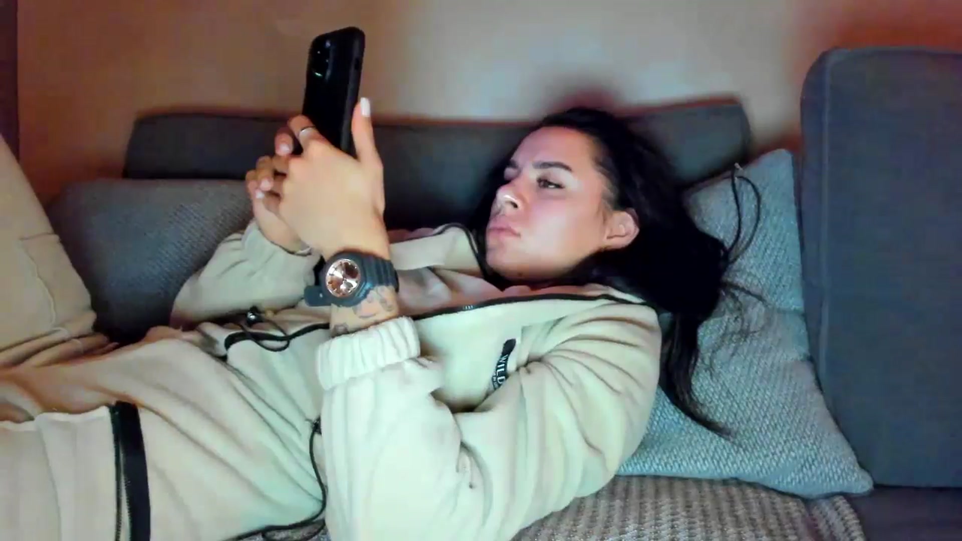 Gallery image thumbnail from swtAlterEgo's myfreecams stream on, 11/10/2024, 24:58 image 15 of 20