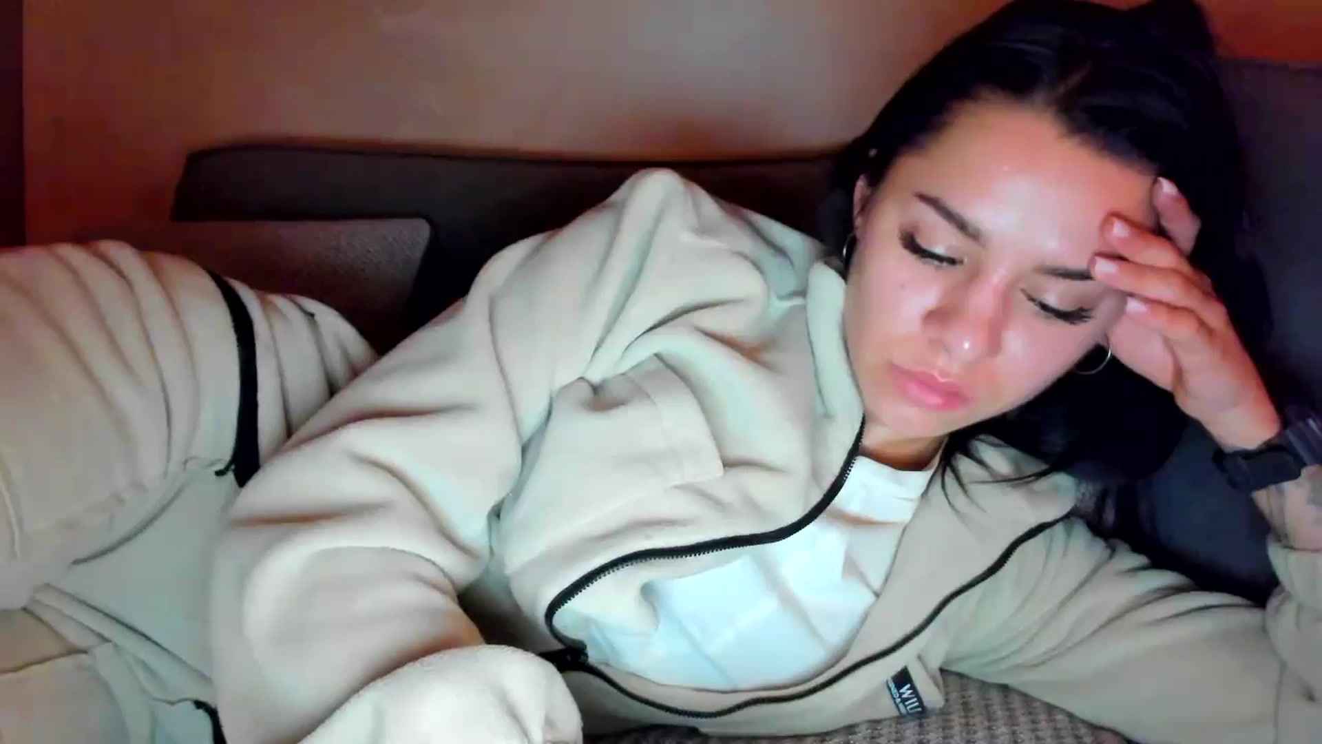 Gallery image thumbnail from swtAlterEgo's myfreecams stream on, 11/10/2024, 24:58 image 3 of 20