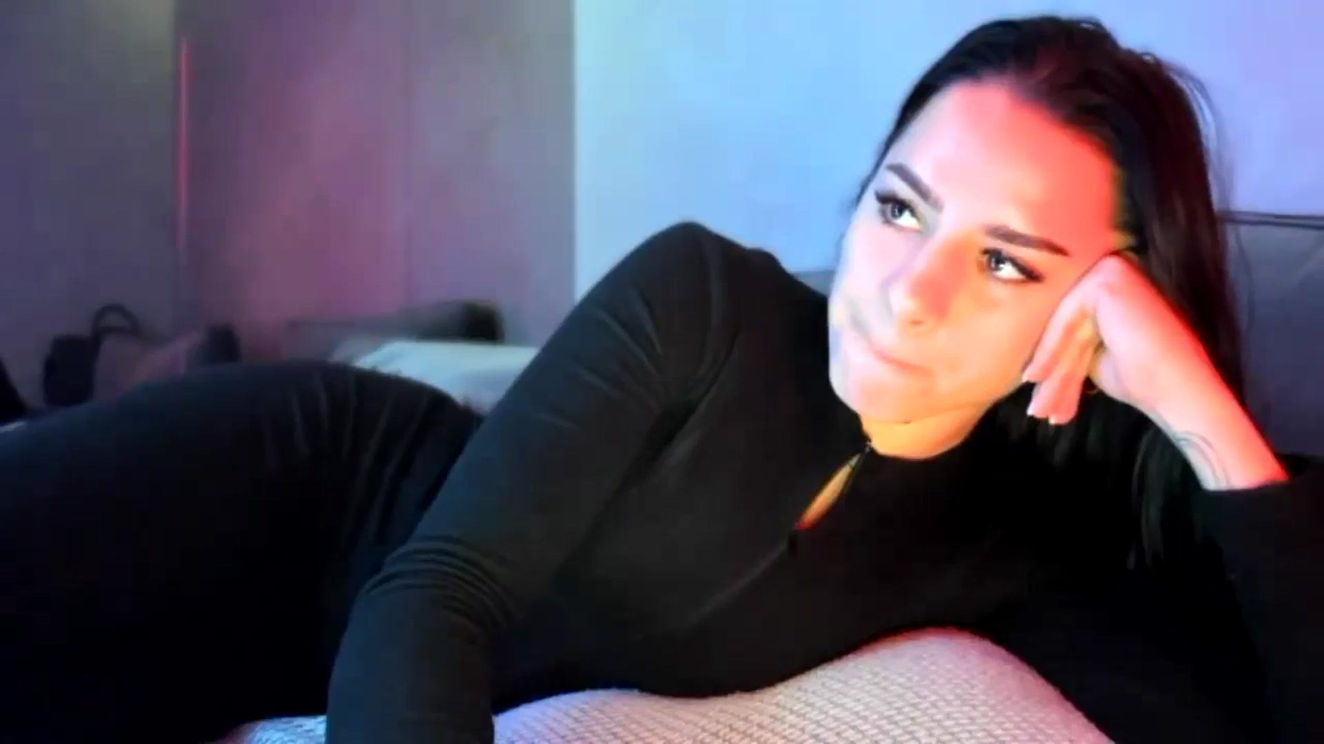 Gallery image thumbnail from swtAlterEgo's myfreecams stream on, 11/18/2024, 24:10 image 10 of 20