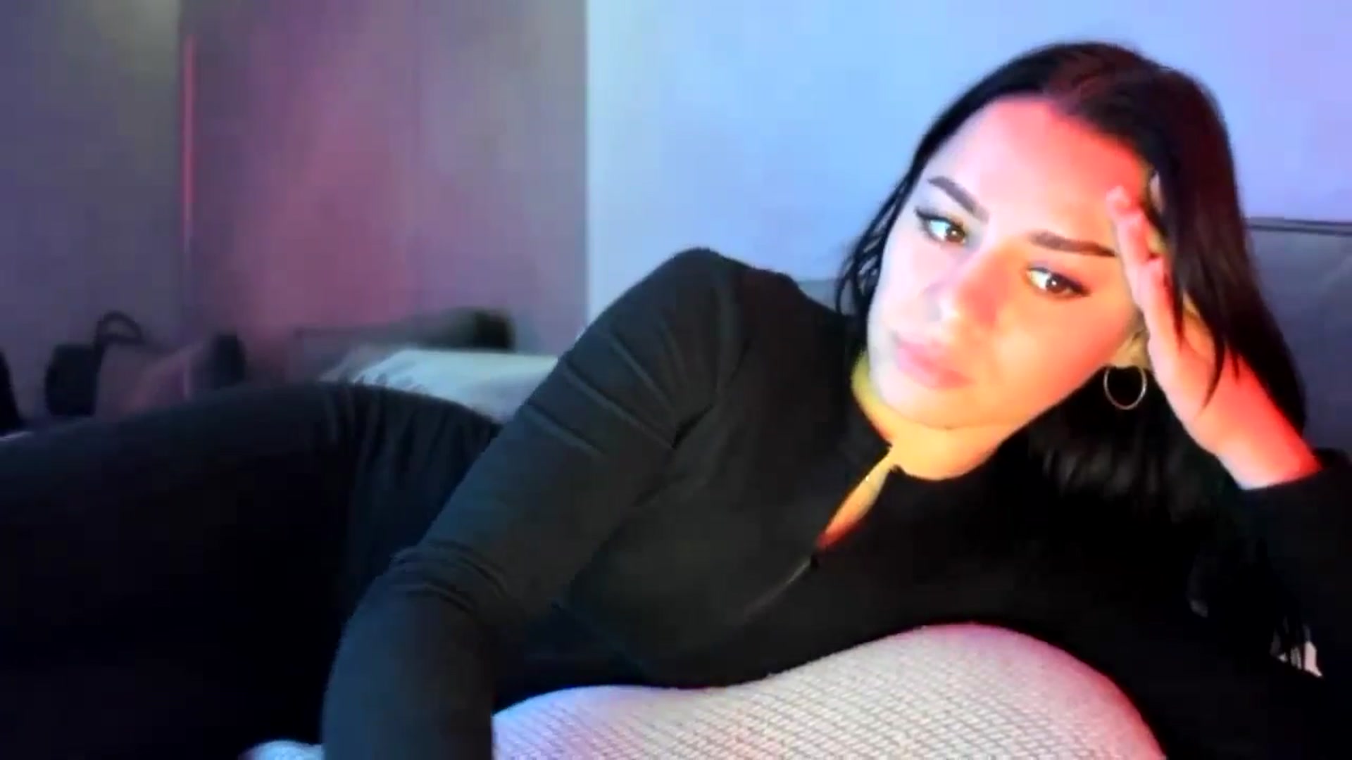 Gallery image thumbnail from swtAlterEgo's myfreecams stream on, 11/18/2024, 24:10 image 7 of 20