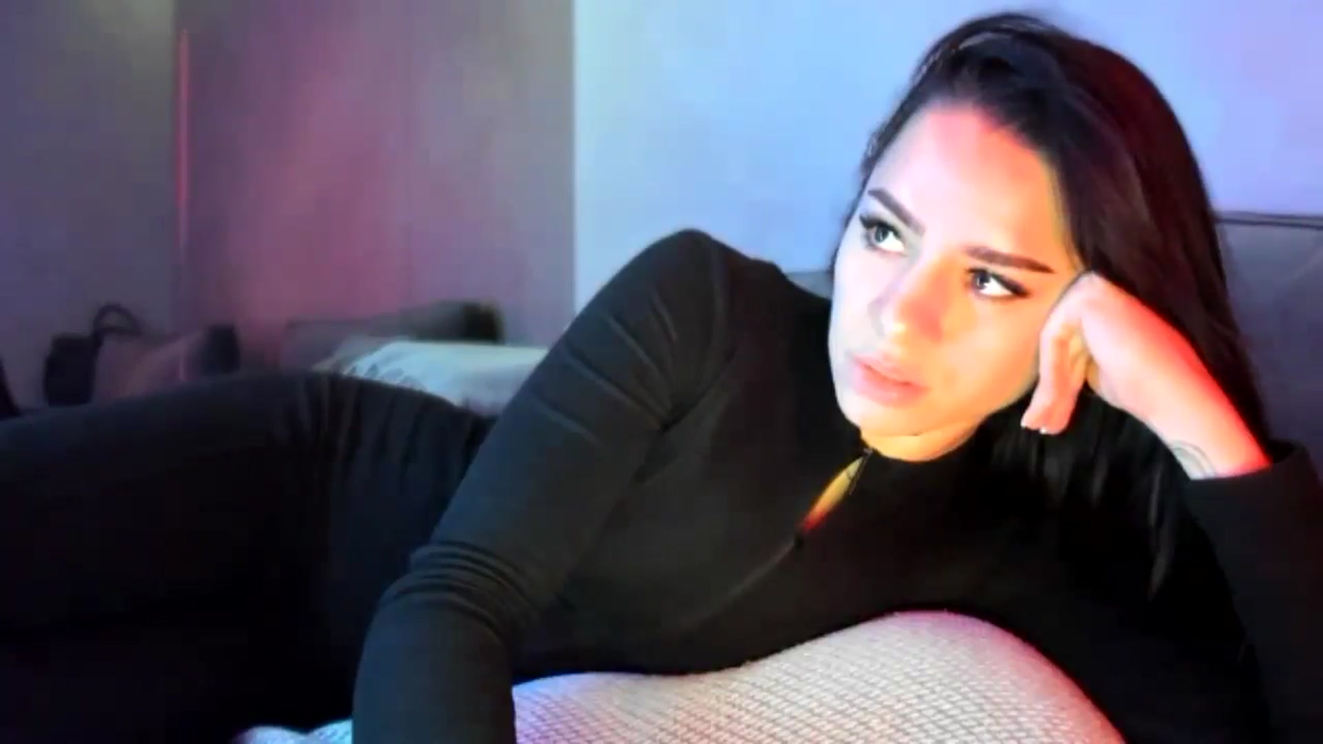 Gallery image thumbnail from swtAlterEgo's myfreecams stream on, 11/18/2024, 24:10 image 9 of 20