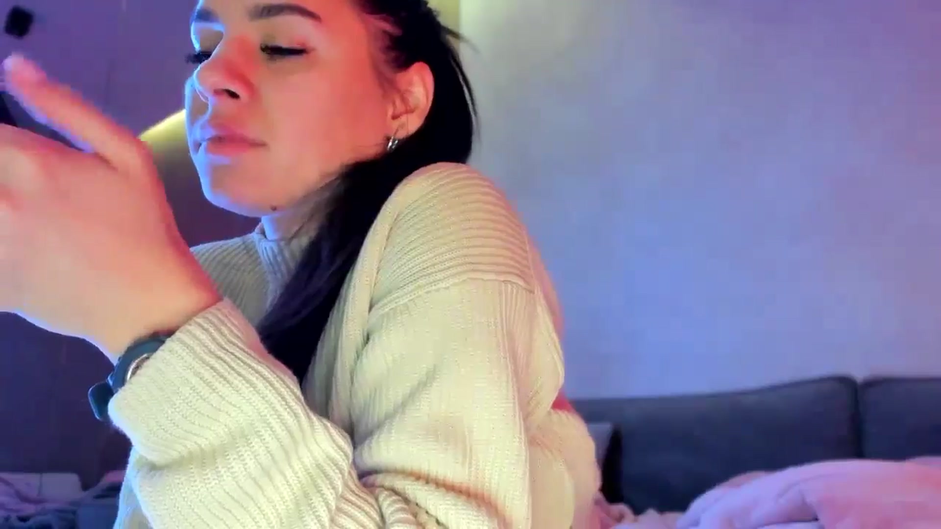 Gallery image thumbnail from swtAlterEgo's myfreecams stream on, 11/25/2024, 20:18 image 17 of 20