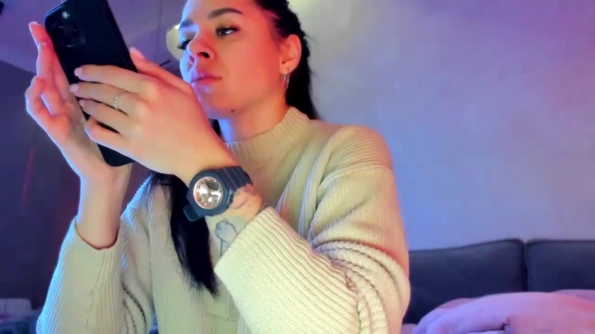 Gallery image thumbnail from swtAlterEgo's myfreecams stream on, 11/25/2024, 20:18 image 6 of 20