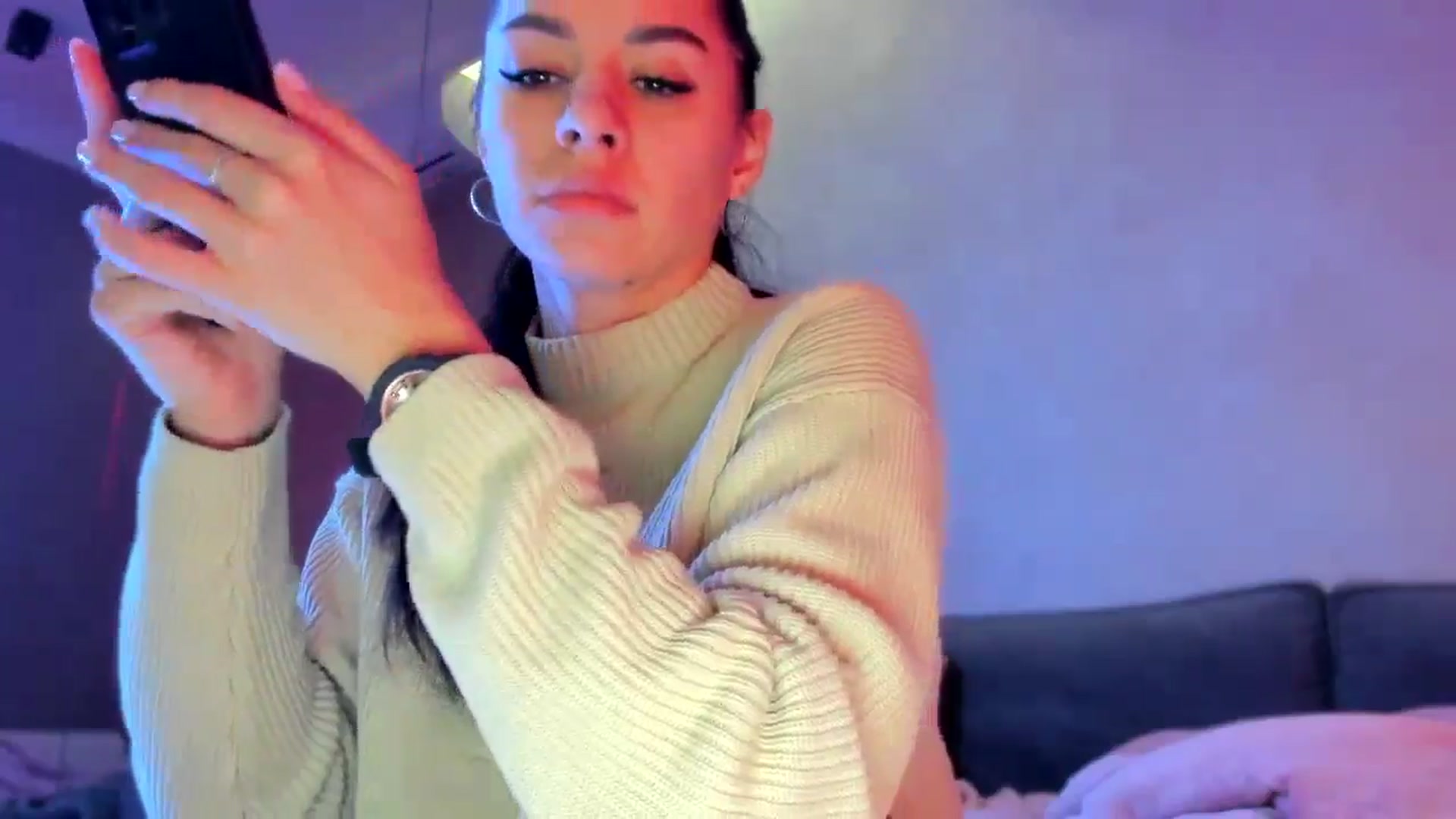 Gallery image thumbnail from swtAlterEgo's myfreecams stream on, 11/25/2024, 20:18 image 14 of 20