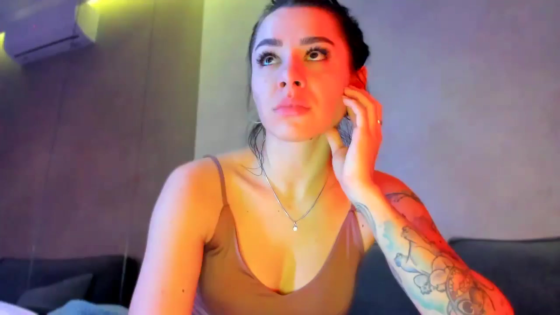 Gallery image thumbnail from swtAlterEgo's myfreecams stream on, 11/26/2024, 06:50 image 1 of 20