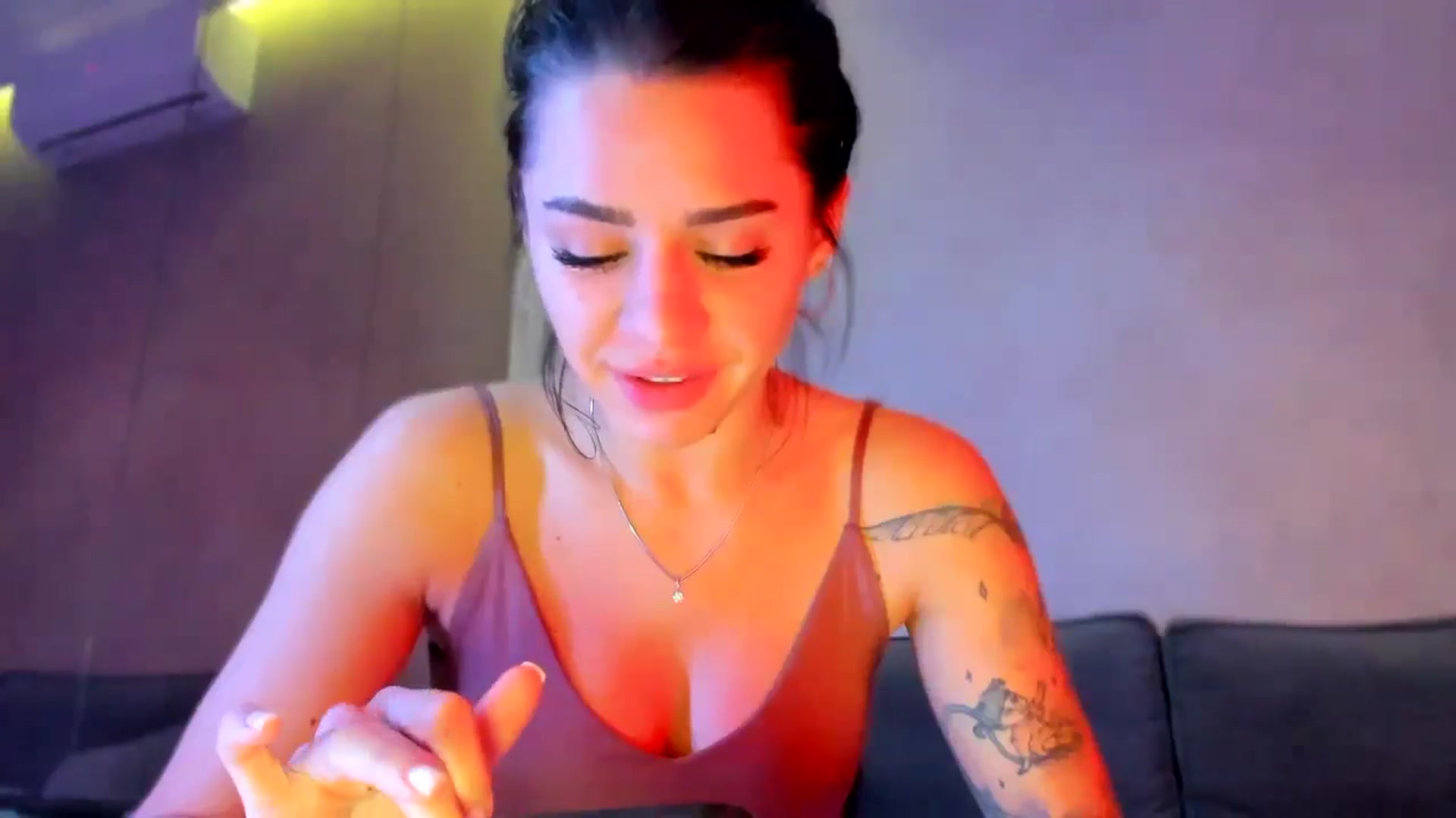 Gallery image thumbnail from swtAlterEgo's myfreecams stream on, 11/26/2024, 06:50 image 10 of 20