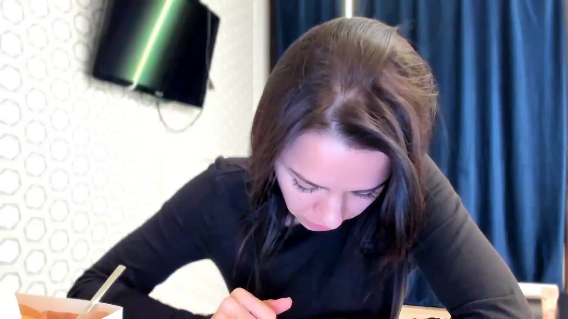 Gallery image thumbnail from swtAlterEgo's myfreecams stream on, 12/21/2024, 20:10 image 18 of 20