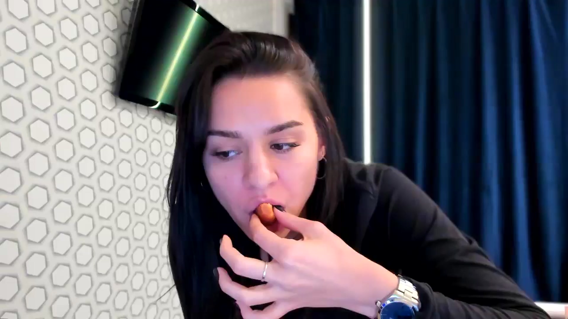 Gallery image thumbnail from swtAlterEgo's myfreecams stream on, 12/21/2024, 20:10 image 1 of 20